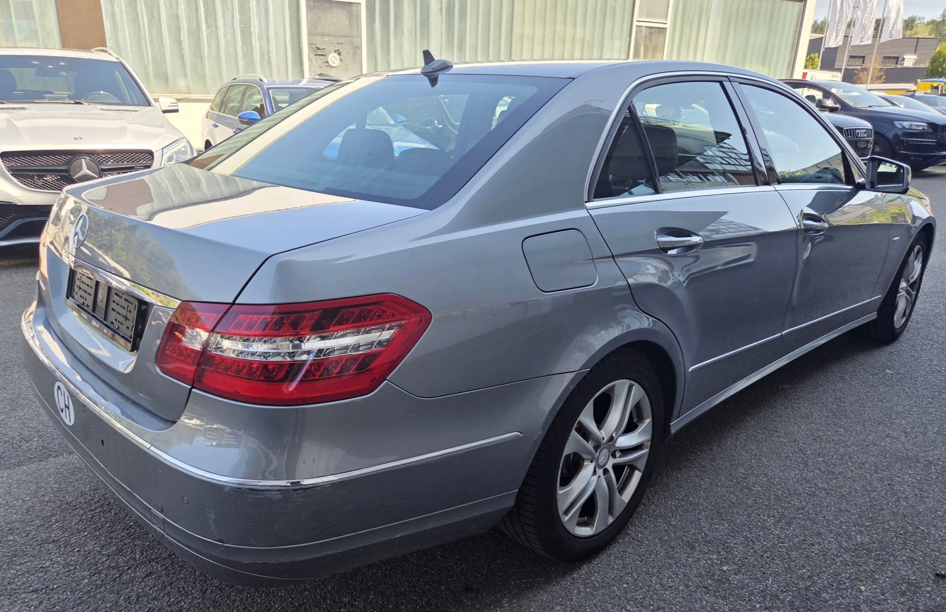 MERCEDES-BENZ E 200 CGI BlueEfficiency Avantgarde 7G-Tronic-image-4