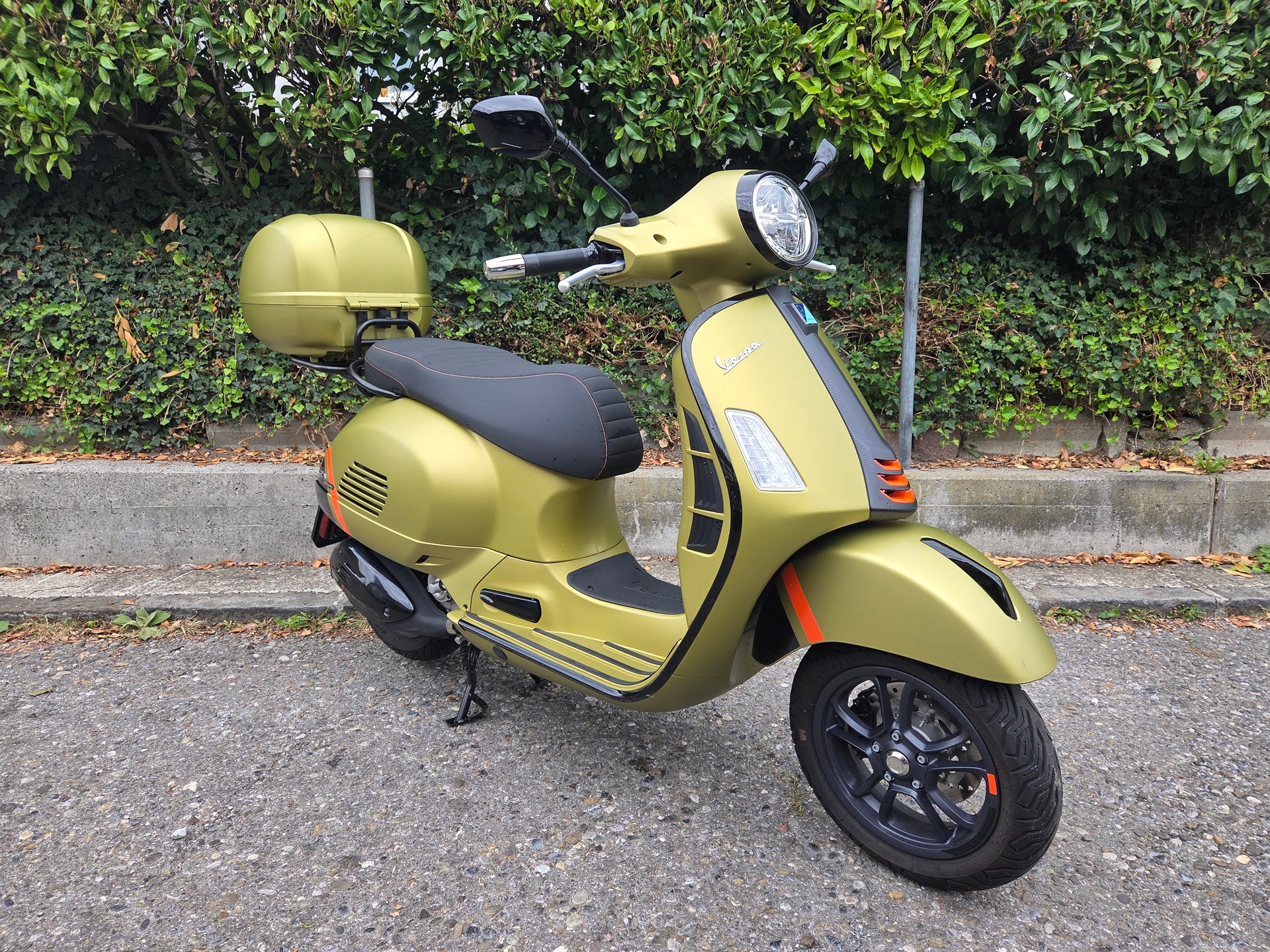 PIAGGIO Vespa GTS 300 Super Sport ABS-image-2