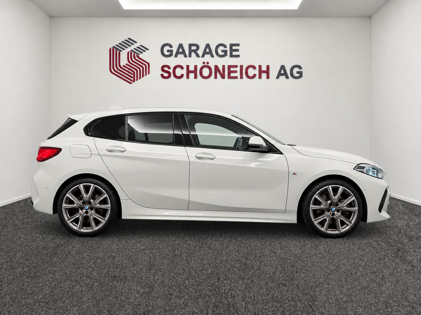 BMW M Sport 120d xDrive-showroom-element-3