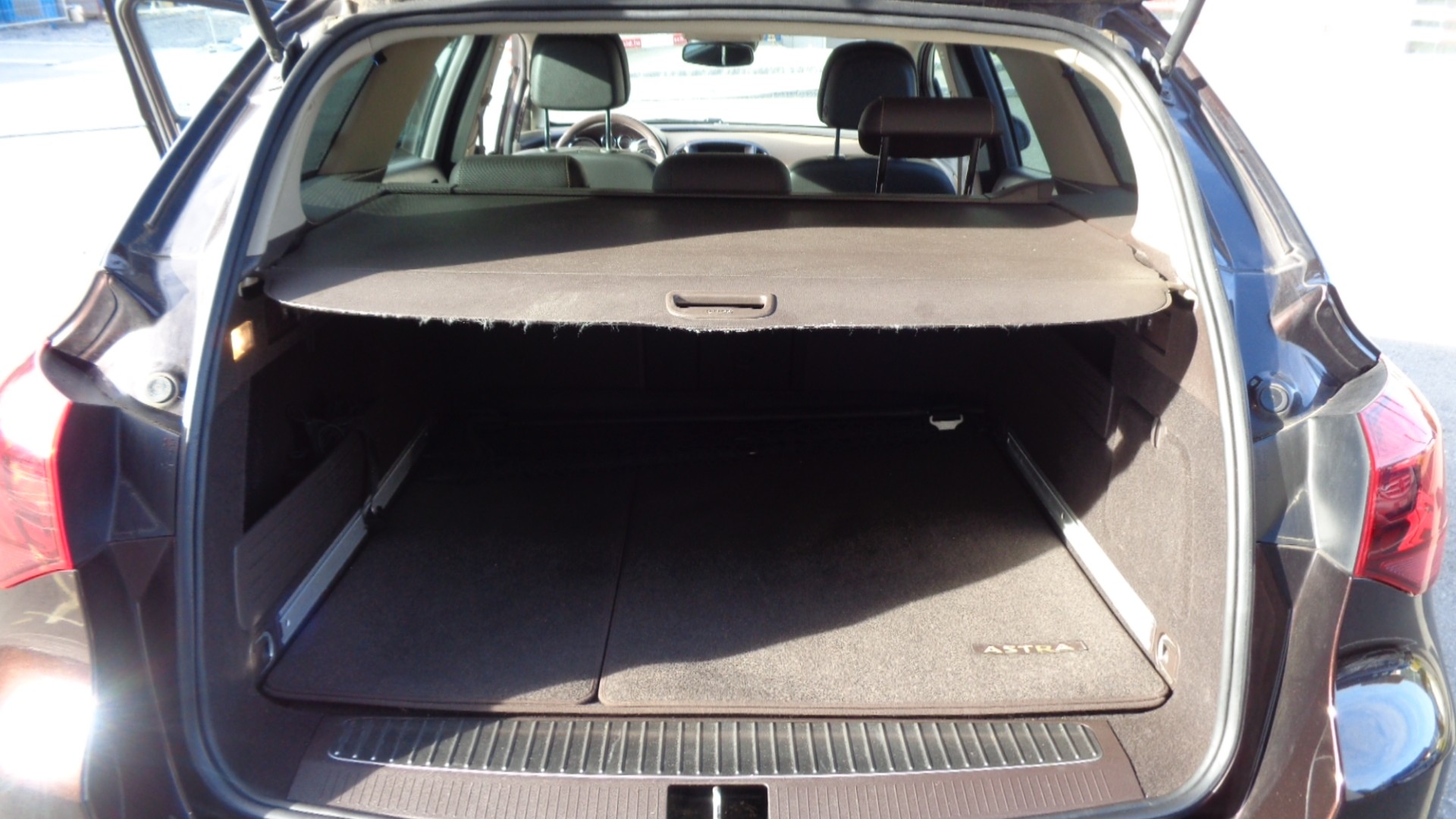 OPEL Astra SportsTourer 1.6i 16V Turbo Cosmo-image-11