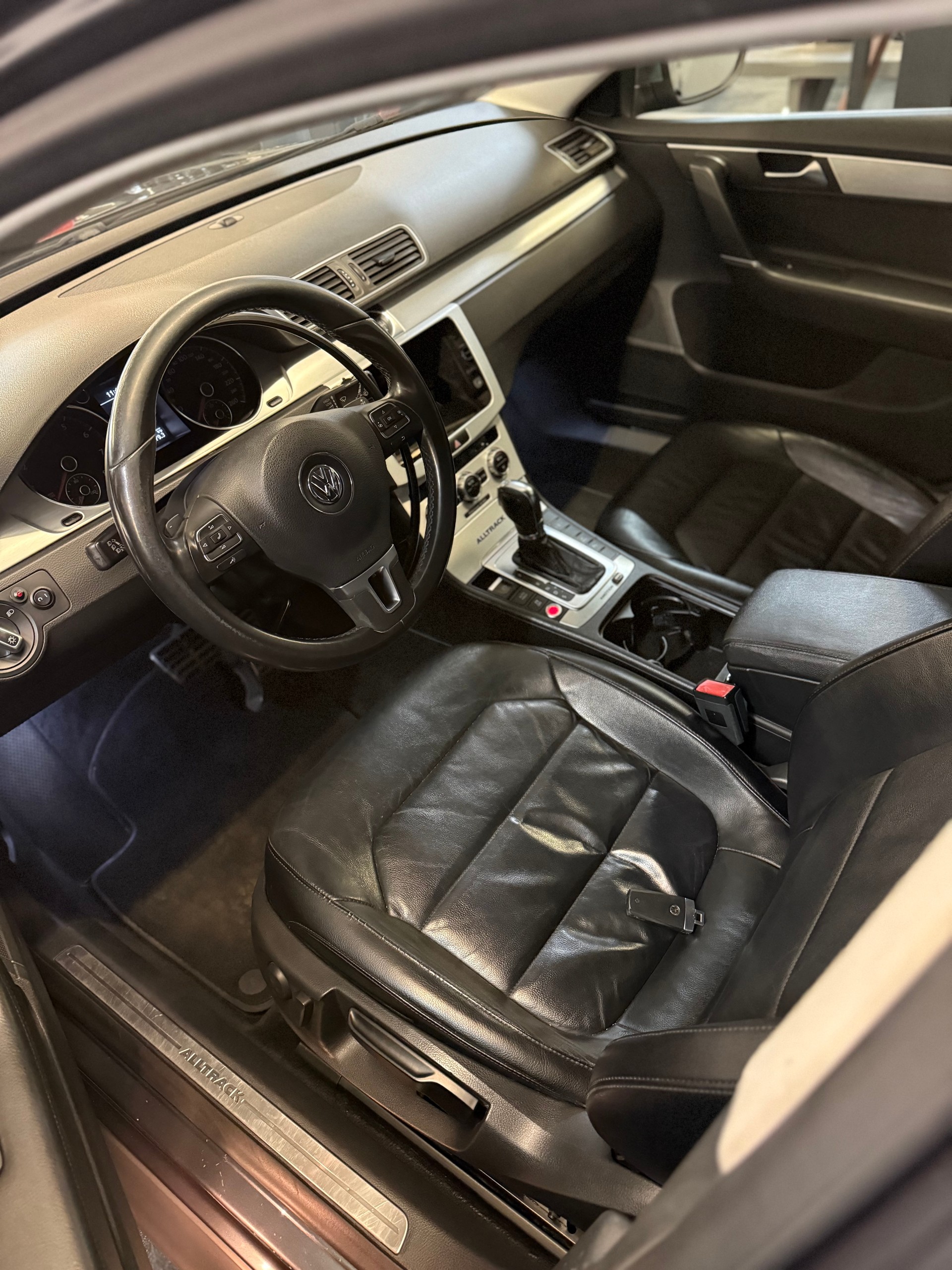 VW Passat Alltrack 2.0 TSI 4Motion DSG-image-7