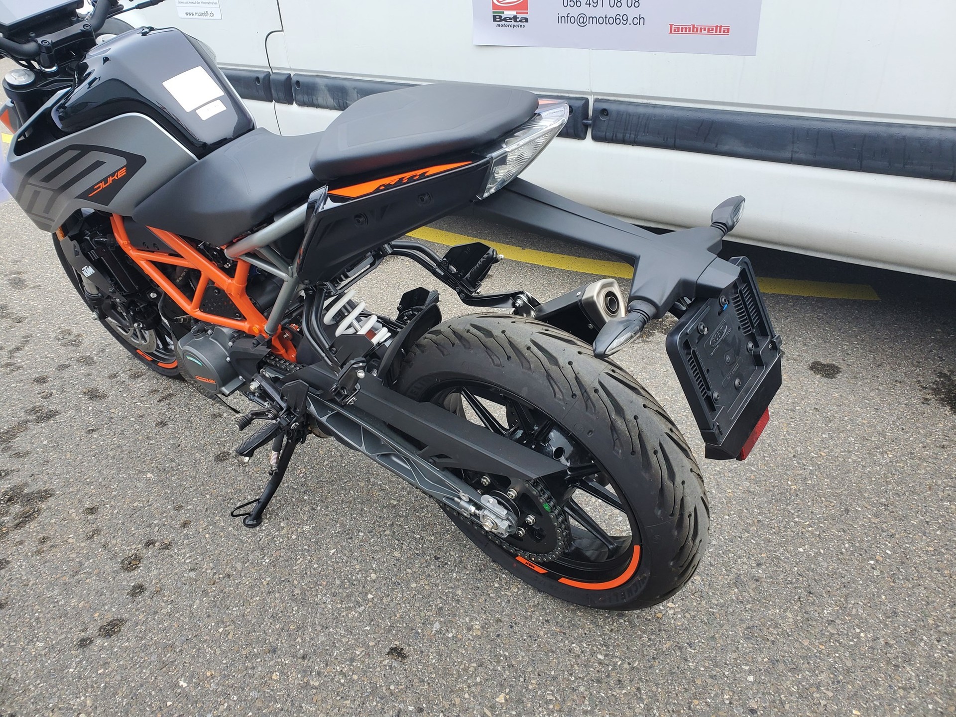 KTM 125 Duke-image-3