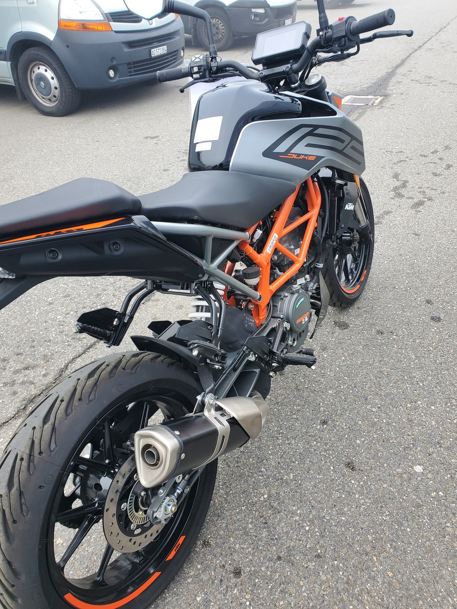 KTM 125 Duke-image-4
