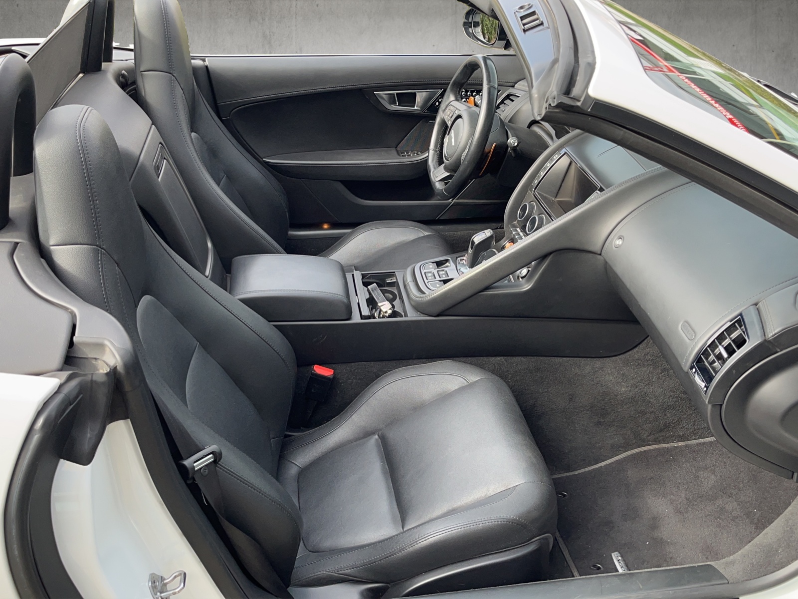 JAGUAR F-Type Convertible 5.0 V8 S-image-12