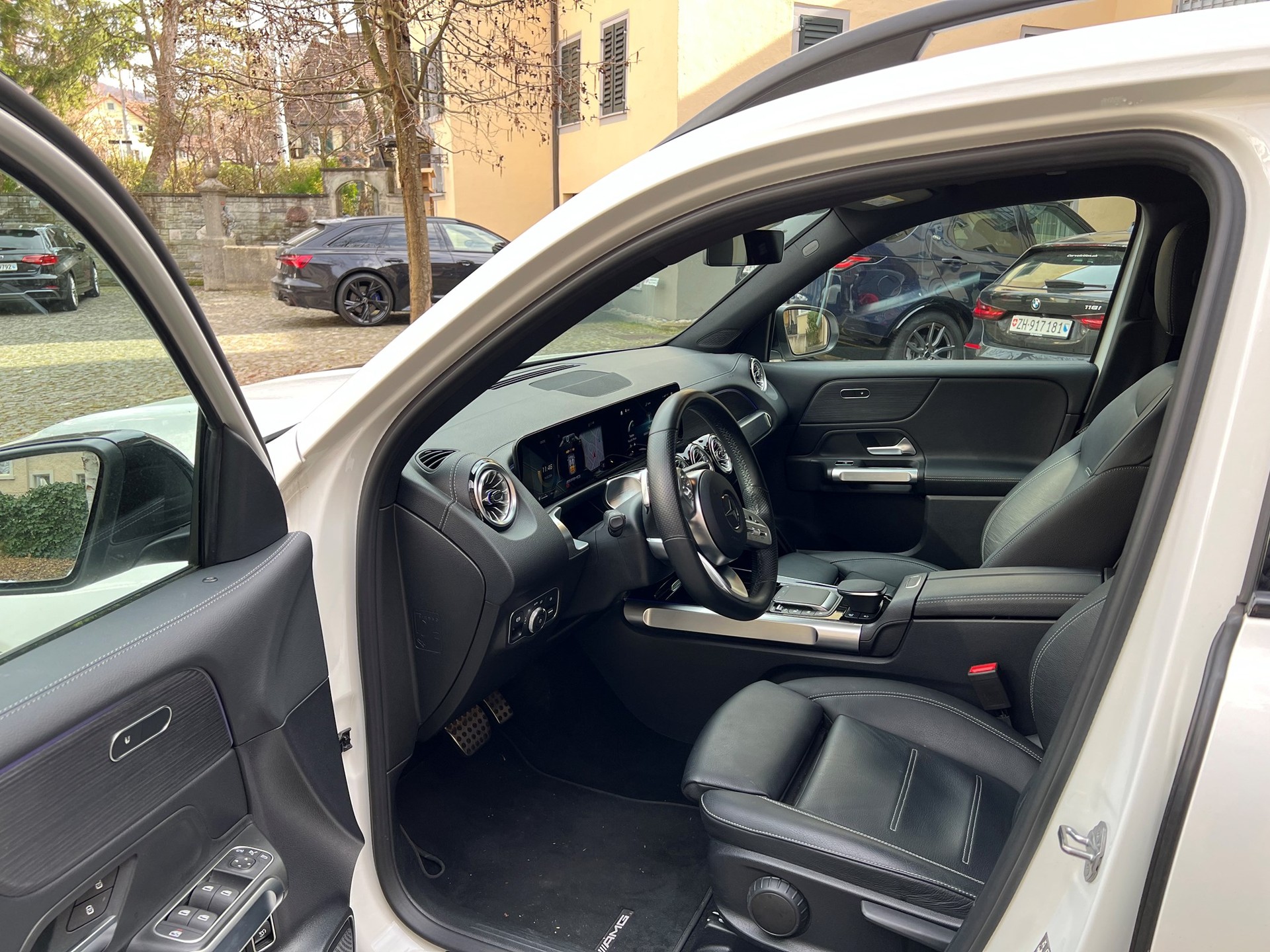 MERCEDES-BENZ GLB 35 AMG 4Matic 8G-Tronic-image-3