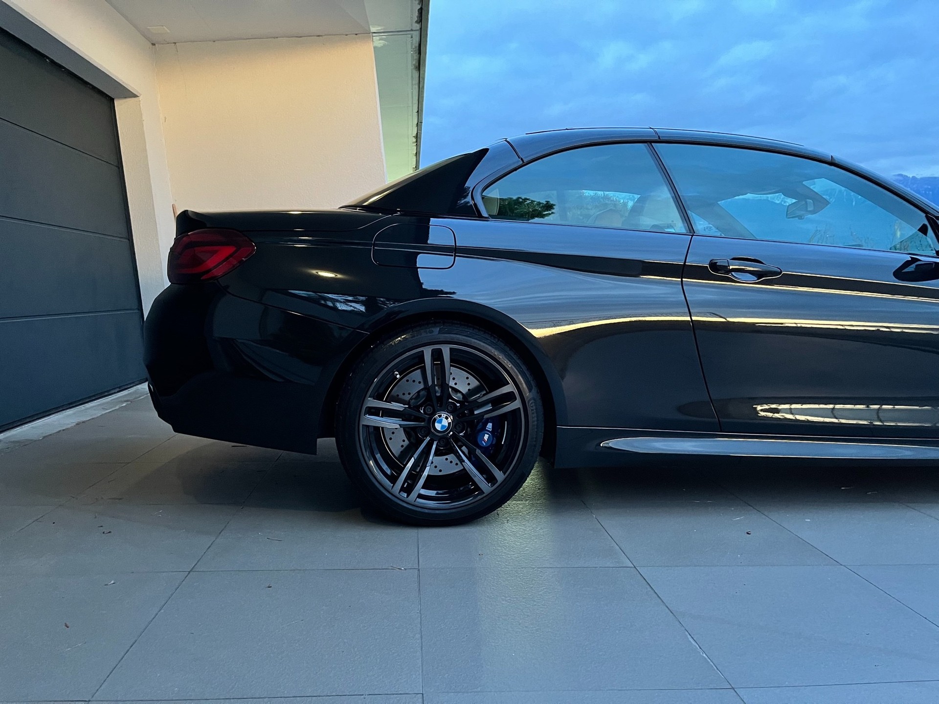 BMW M4 Cabriolet Drivelogic M Competition-image-2