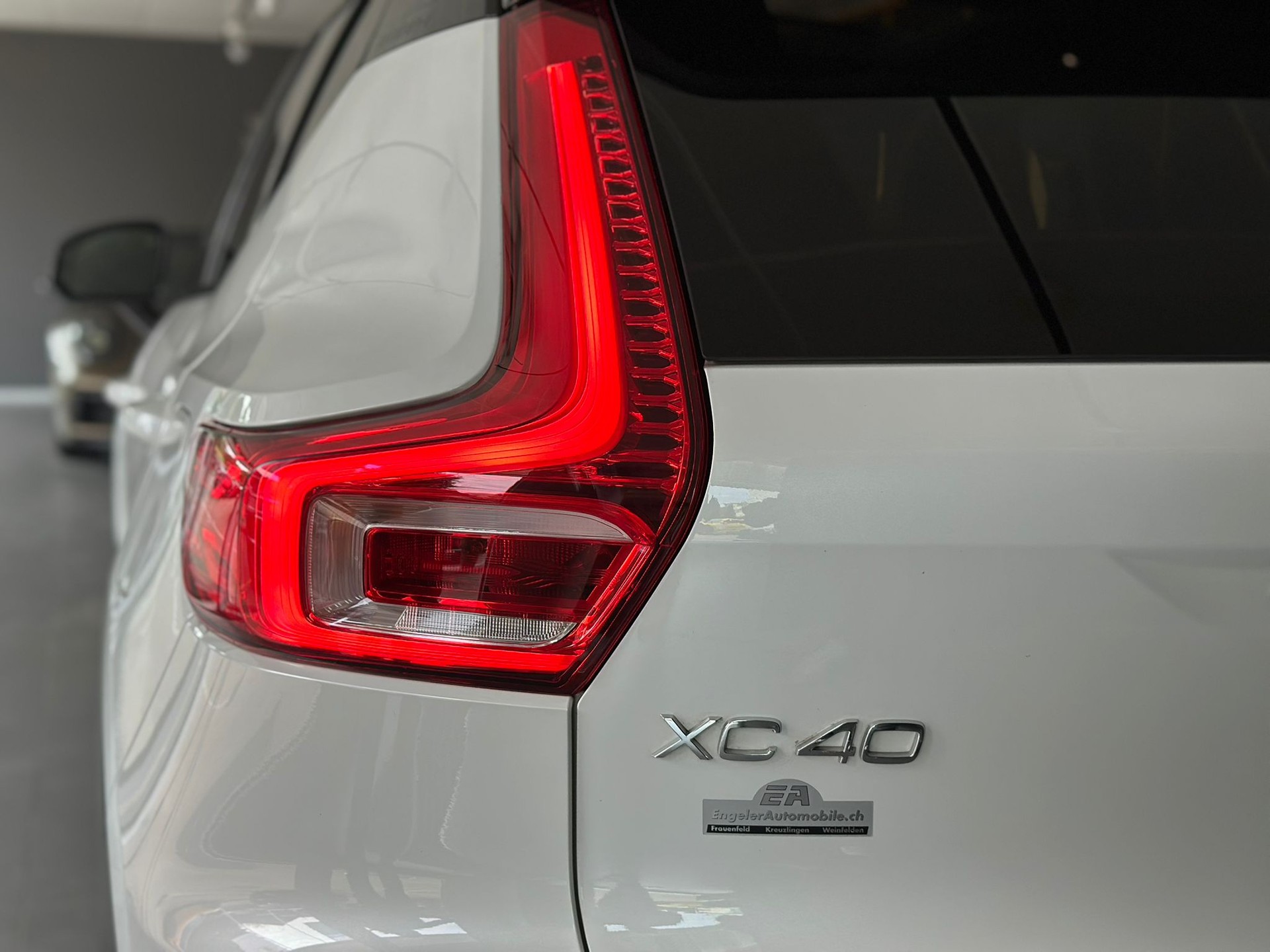 VOLVO XC40 Recharge P8 Twin AWD Pure Electric Plus-image-11