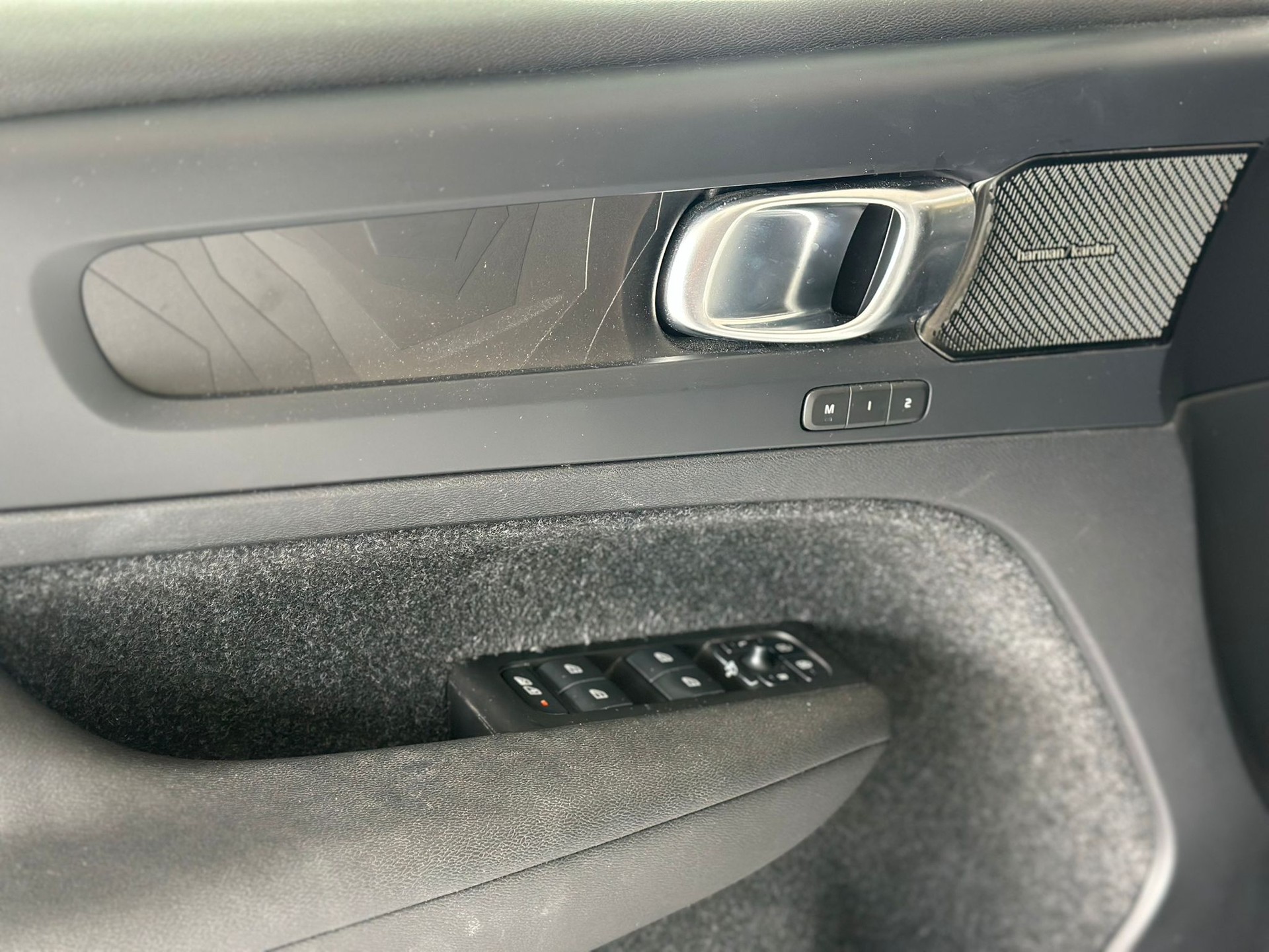 VOLVO XC40 Recharge P8 Twin AWD Pure Electric Plus-image-16