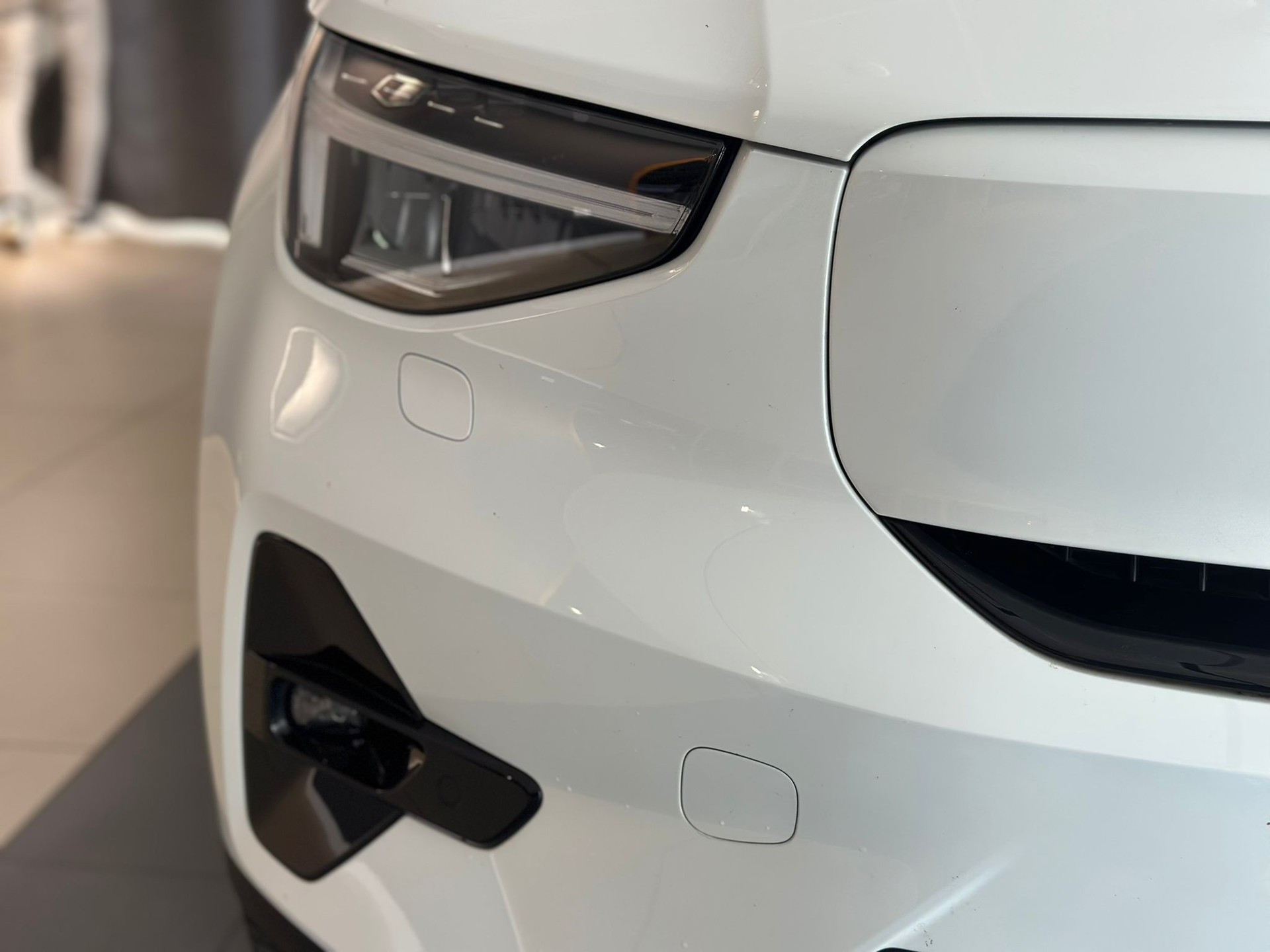 VOLVO XC40 Recharge P8 Twin AWD Pure Electric Plus-image-4