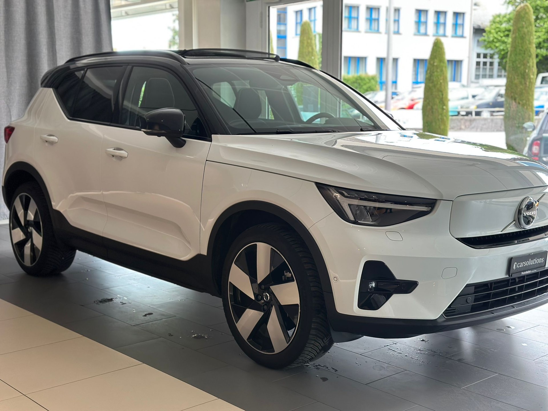 VOLVO XC40 Recharge P8 Twin AWD Pure Electric Plus-showroom-element-1