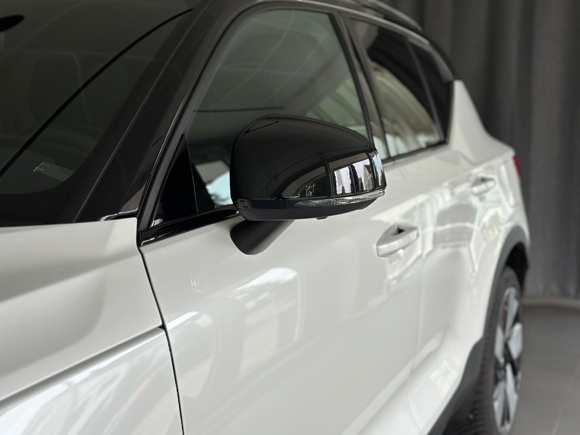 VOLVO XC40 Recharge P8 Twin AWD Pure Electric Plus-image-6