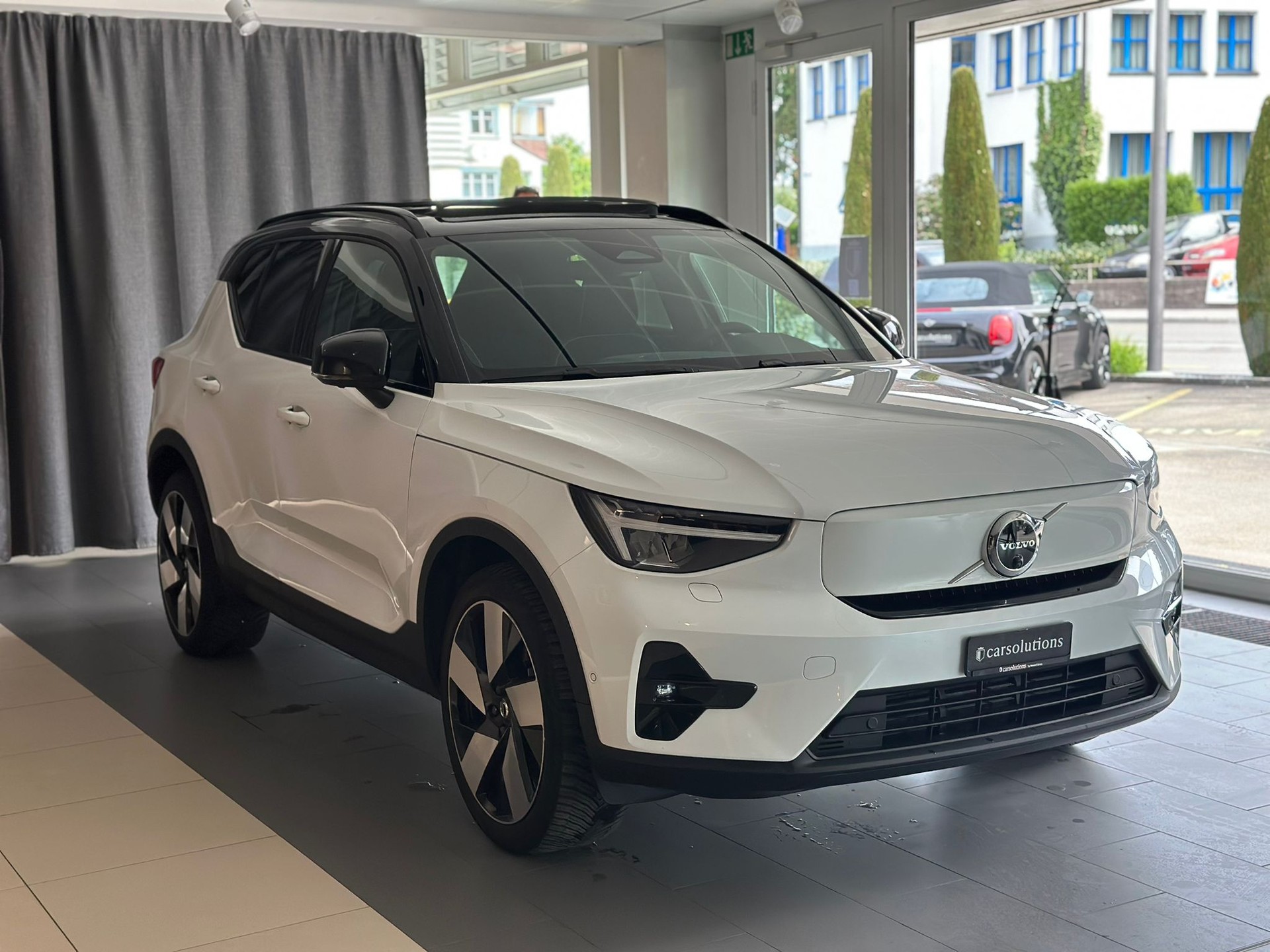 VOLVO XC40 Recharge P8 Twin AWD Pure Electric Plus-showroom-element-2