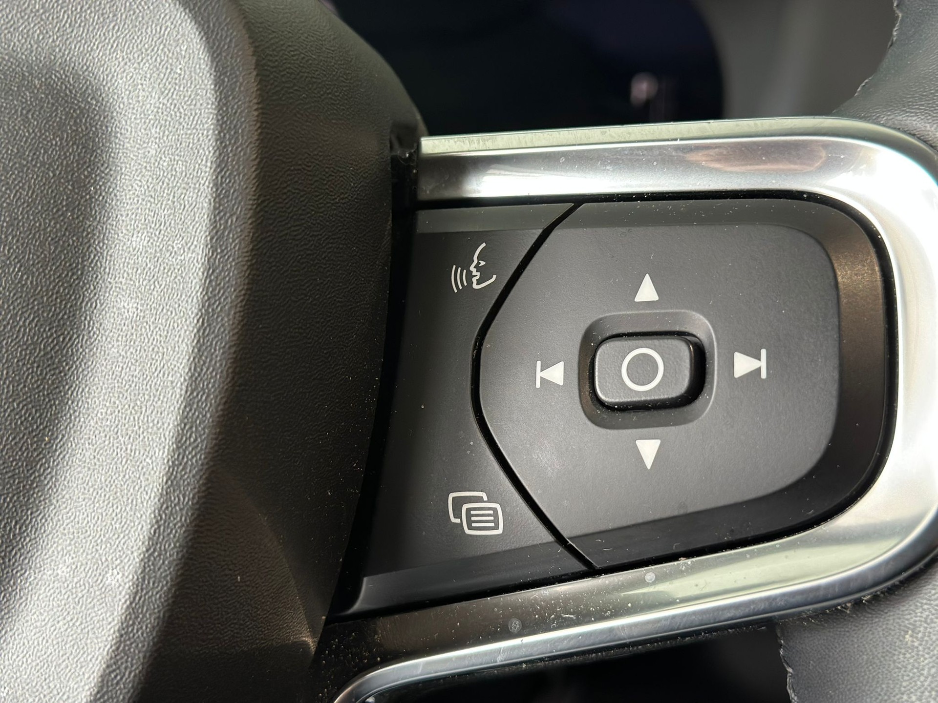 VOLVO XC40 Recharge P8 Twin AWD Pure Electric Plus-image-14