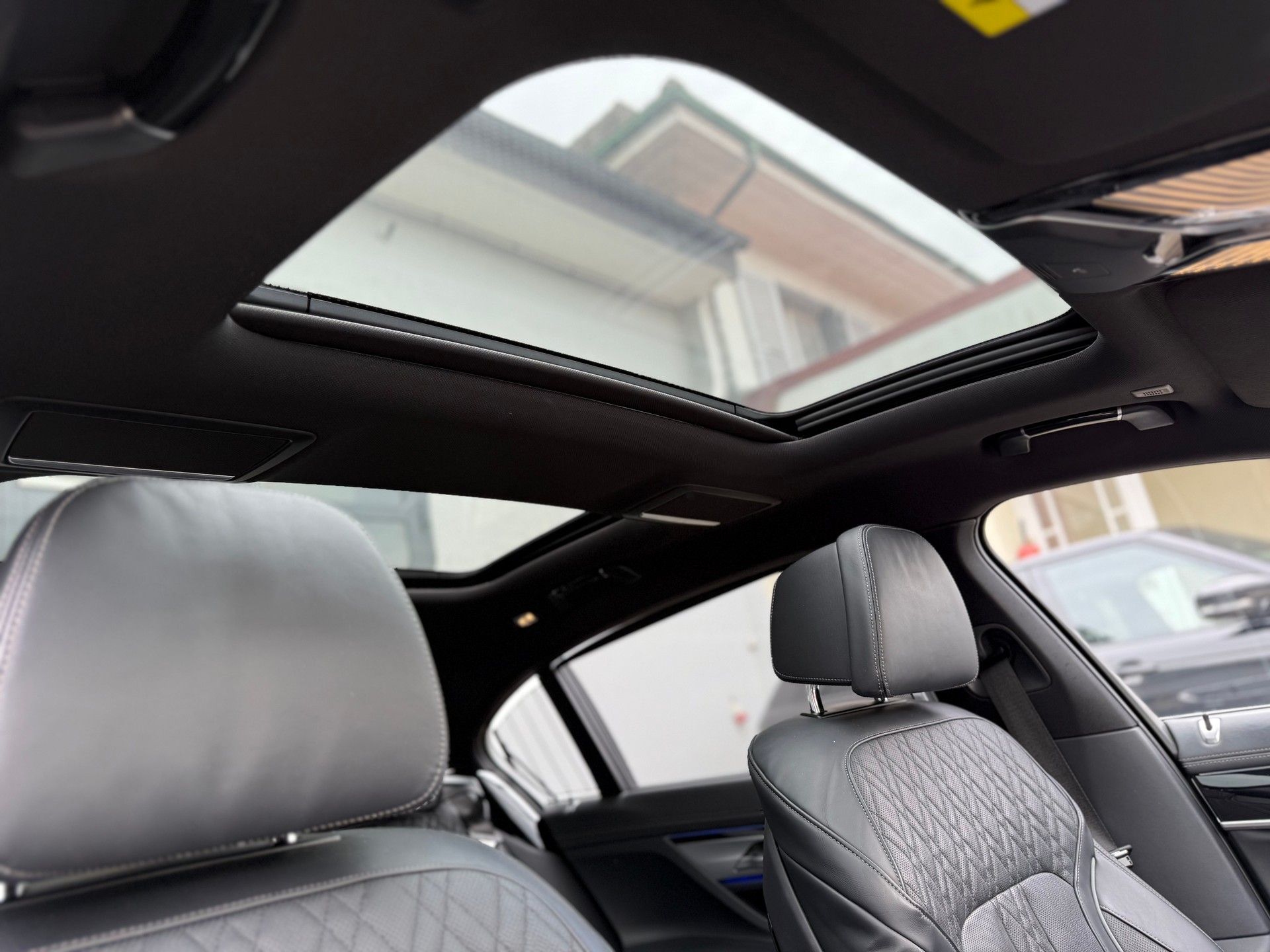 BMW 750Li xDrive Steptronic-image-15