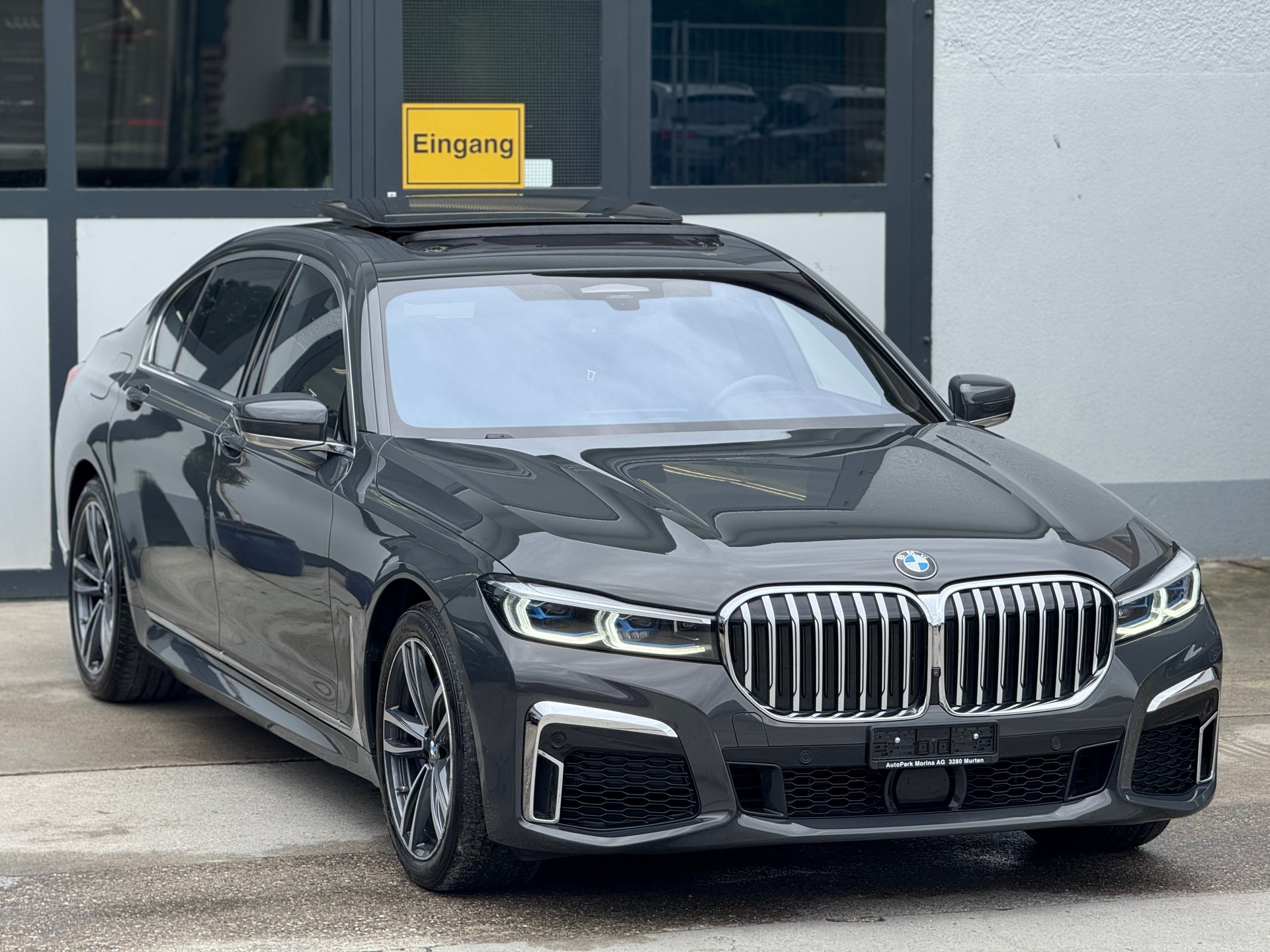 BMW 750Li xDrive Steptronic-showroom-element-3