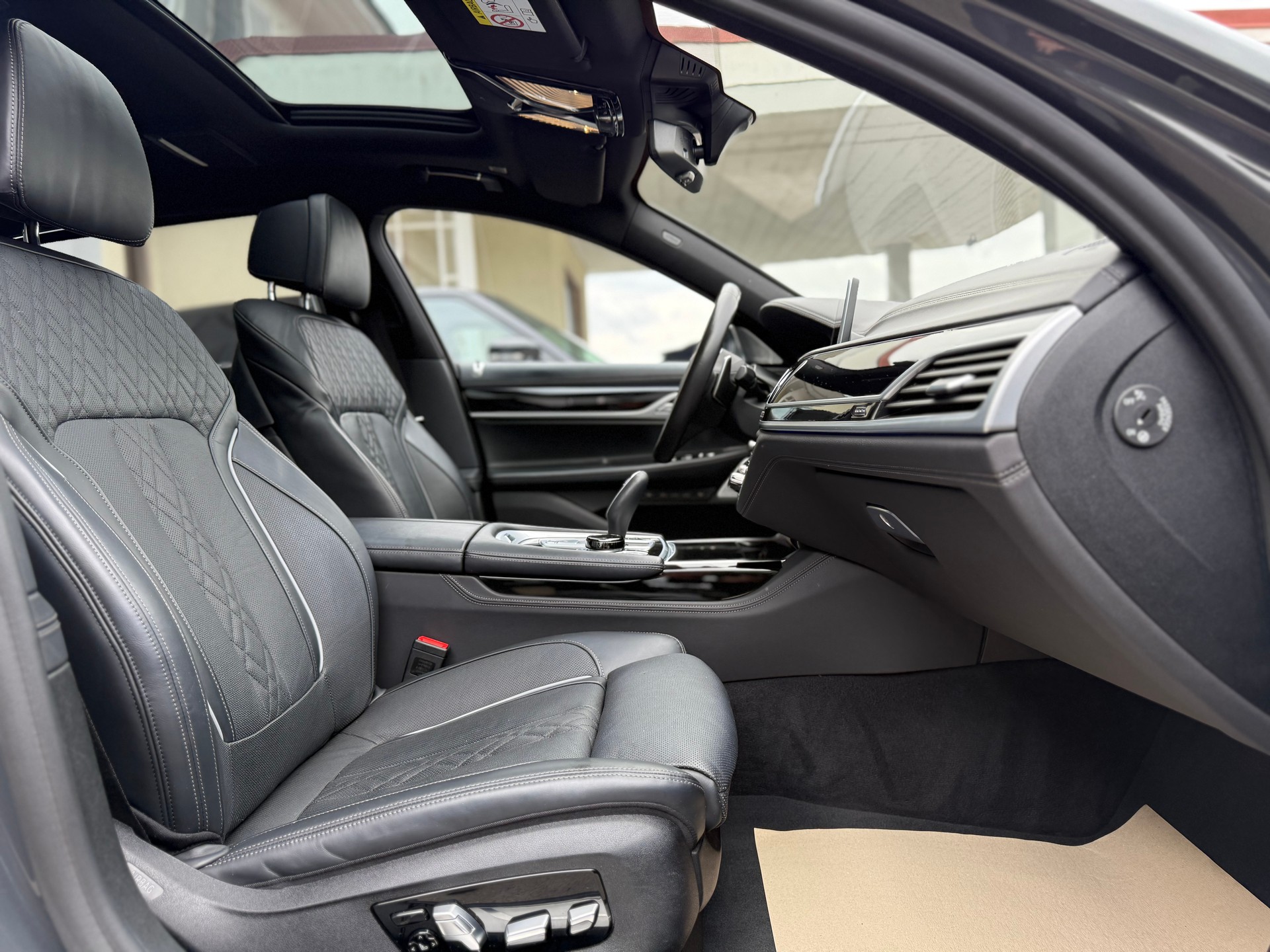 BMW 750Li xDrive Steptronic-image-11