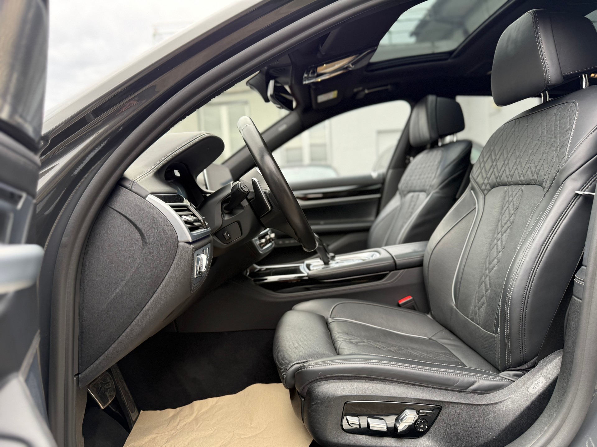 BMW 750Li xDrive Steptronic-image-7