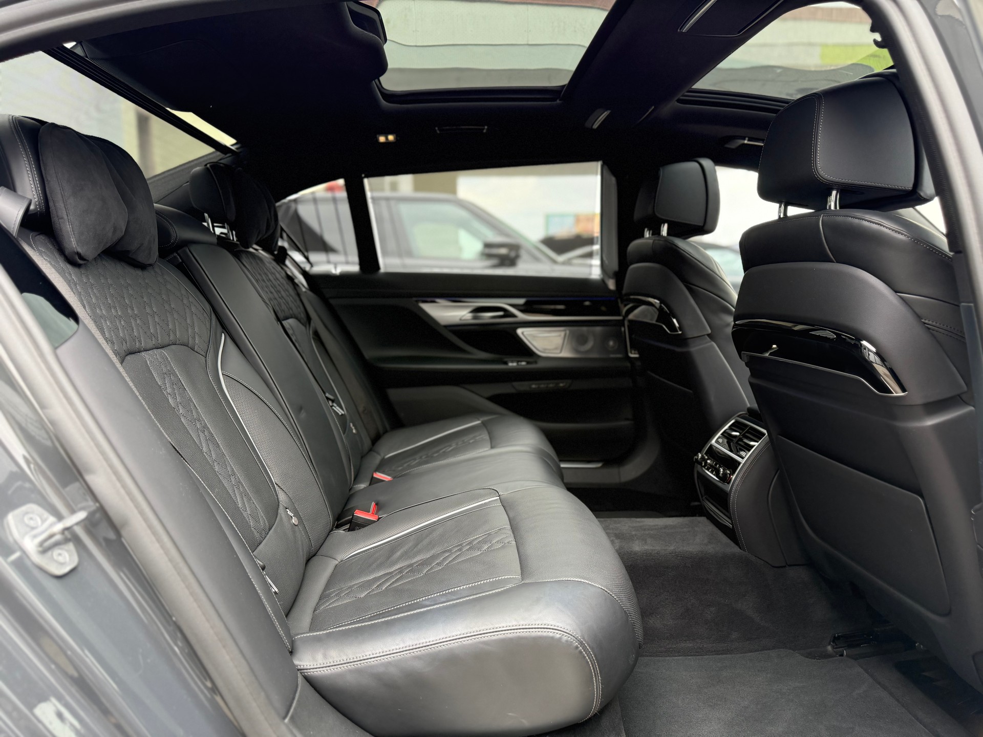 BMW 750Li xDrive Steptronic-image-10