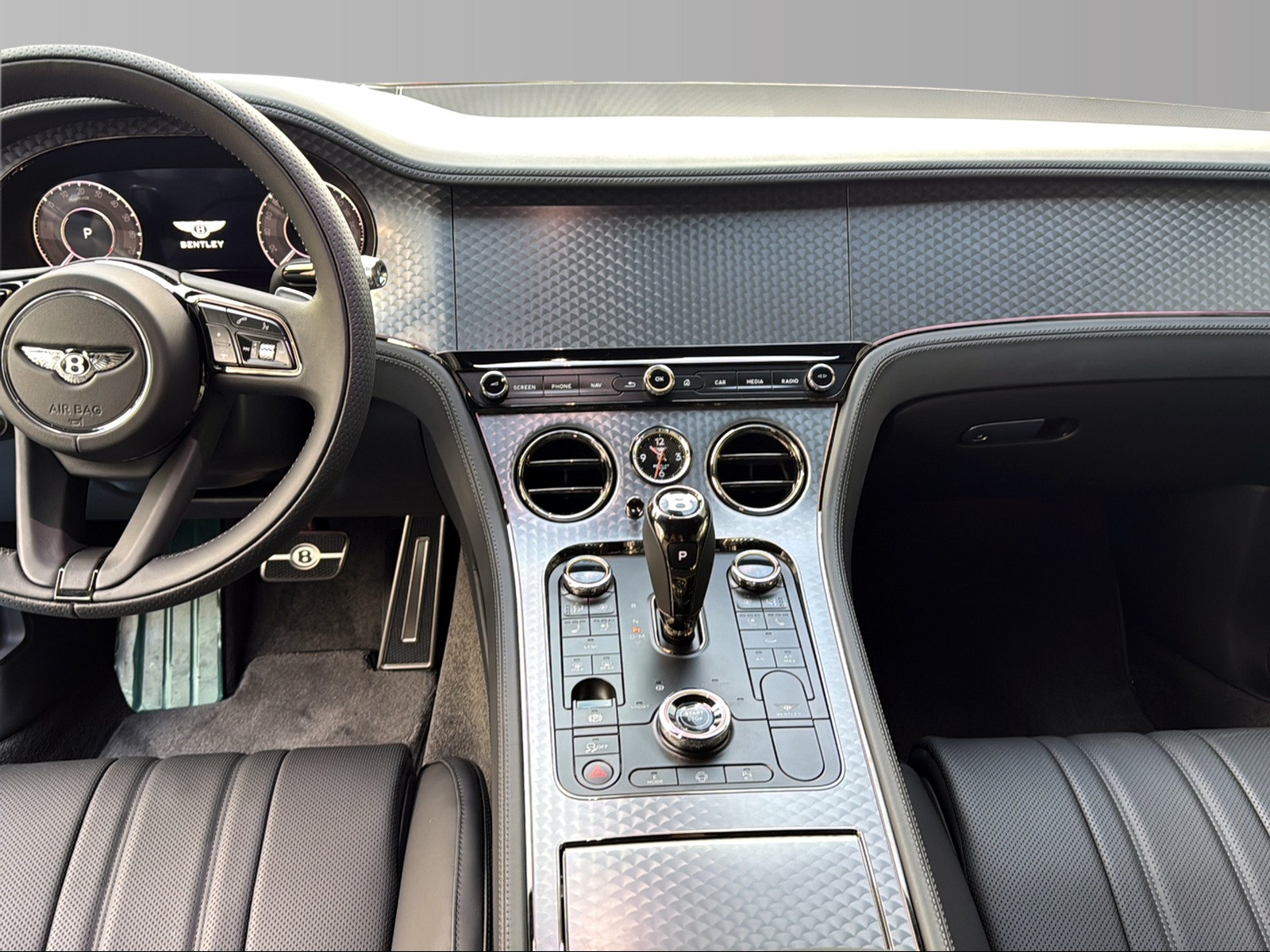 BENTLEY GT V8 Hybrid Black Design-image-5