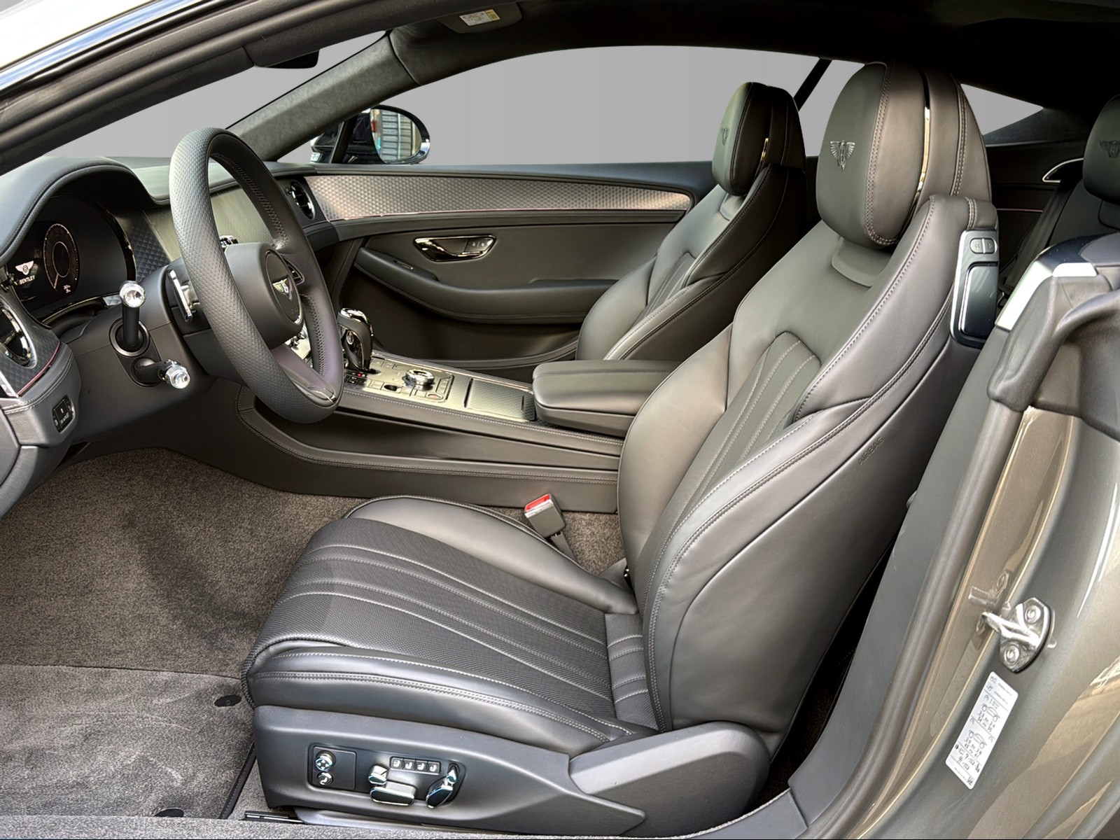 BENTLEY GT V8 Hybrid Black Design-image-4