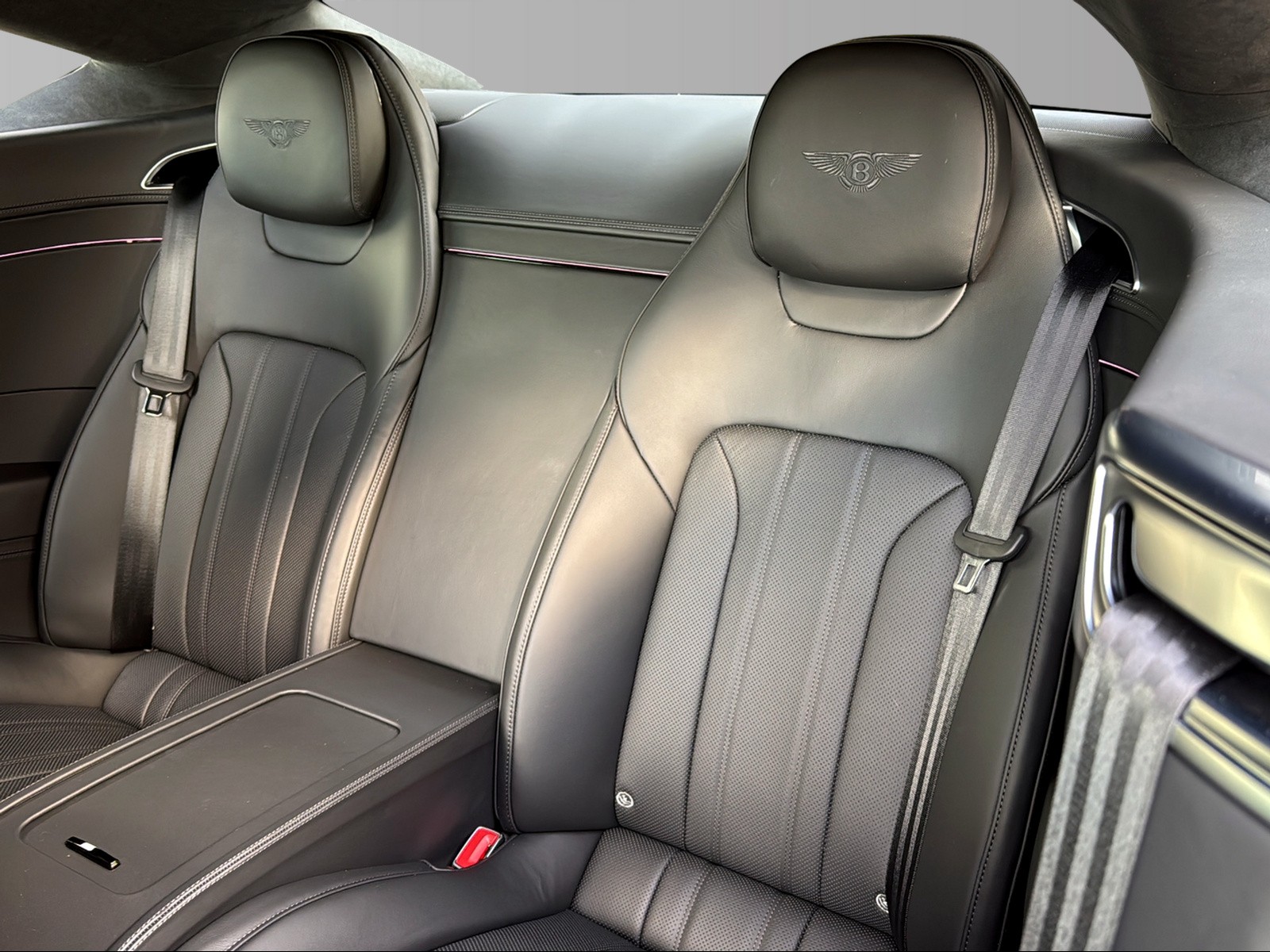 BENTLEY GT V8 Hybrid Black Design-image-6