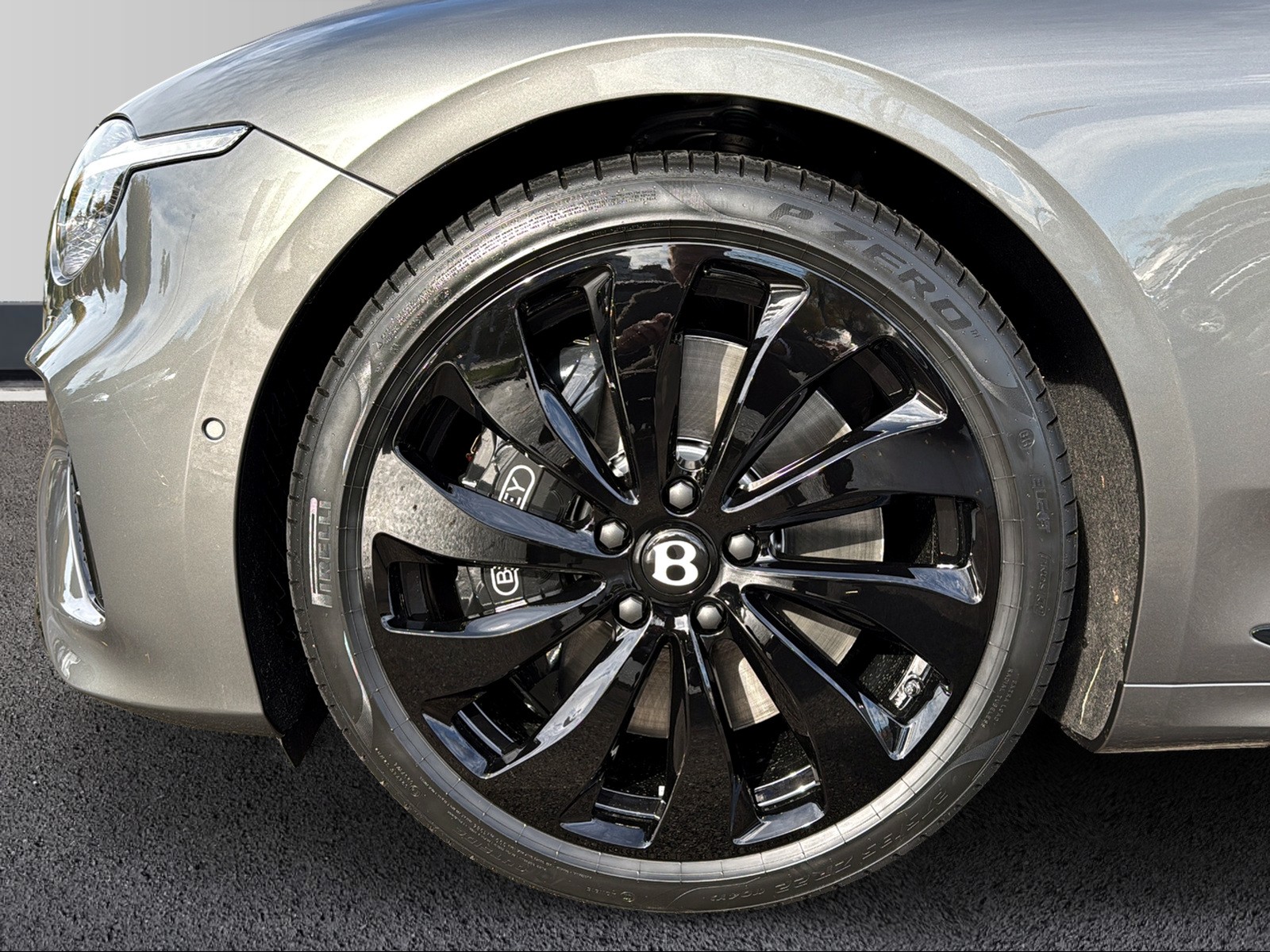 BENTLEY GT V8 Hybrid Black Design-image-11