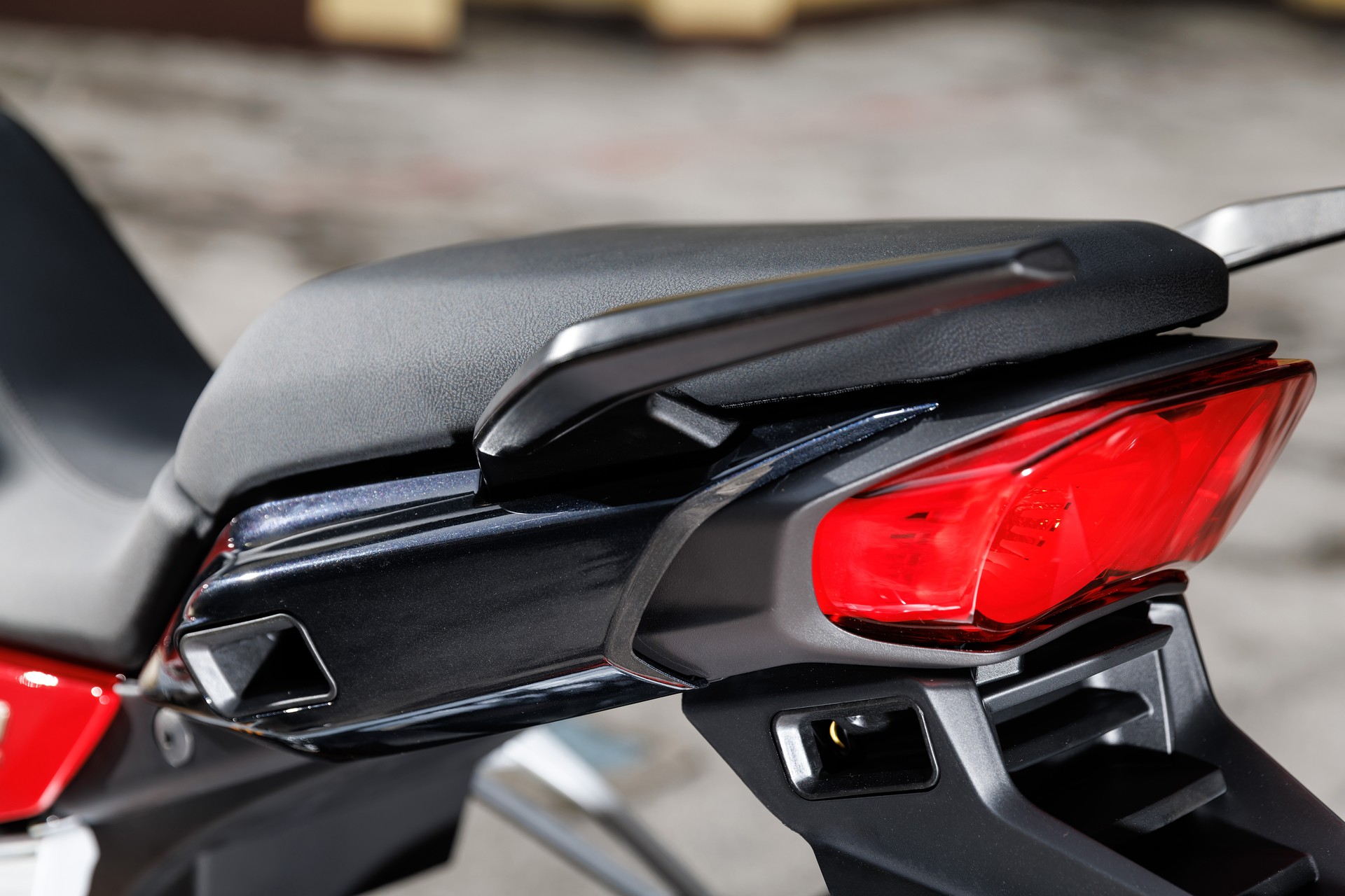 MOTO GUZZI V100 Mandello S Wind Tunnel E5+-image-8