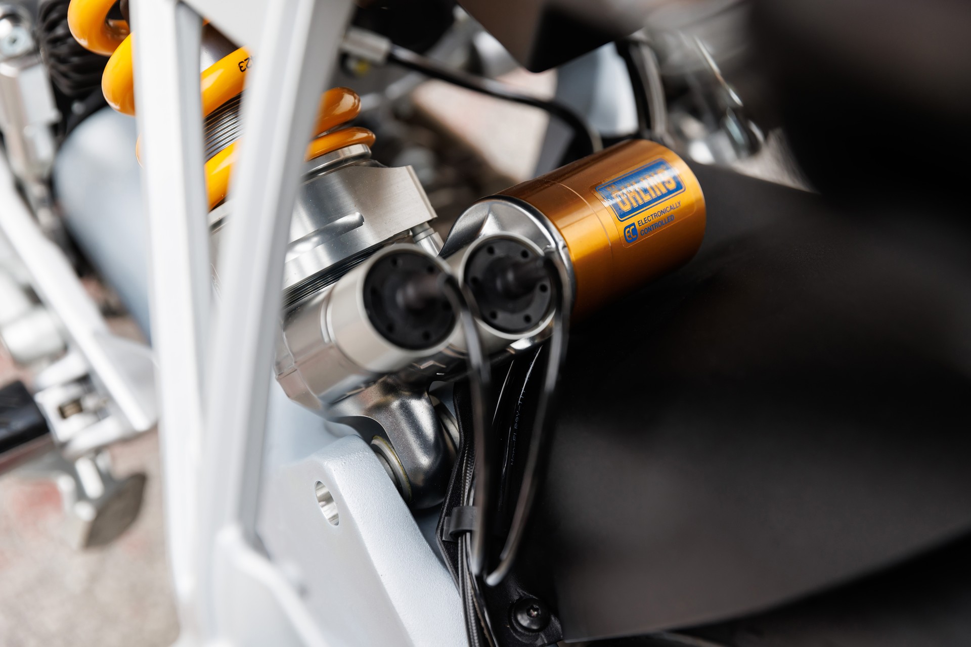 MOTO GUZZI V100 Mandello S Wind Tunnel E5+-image-12