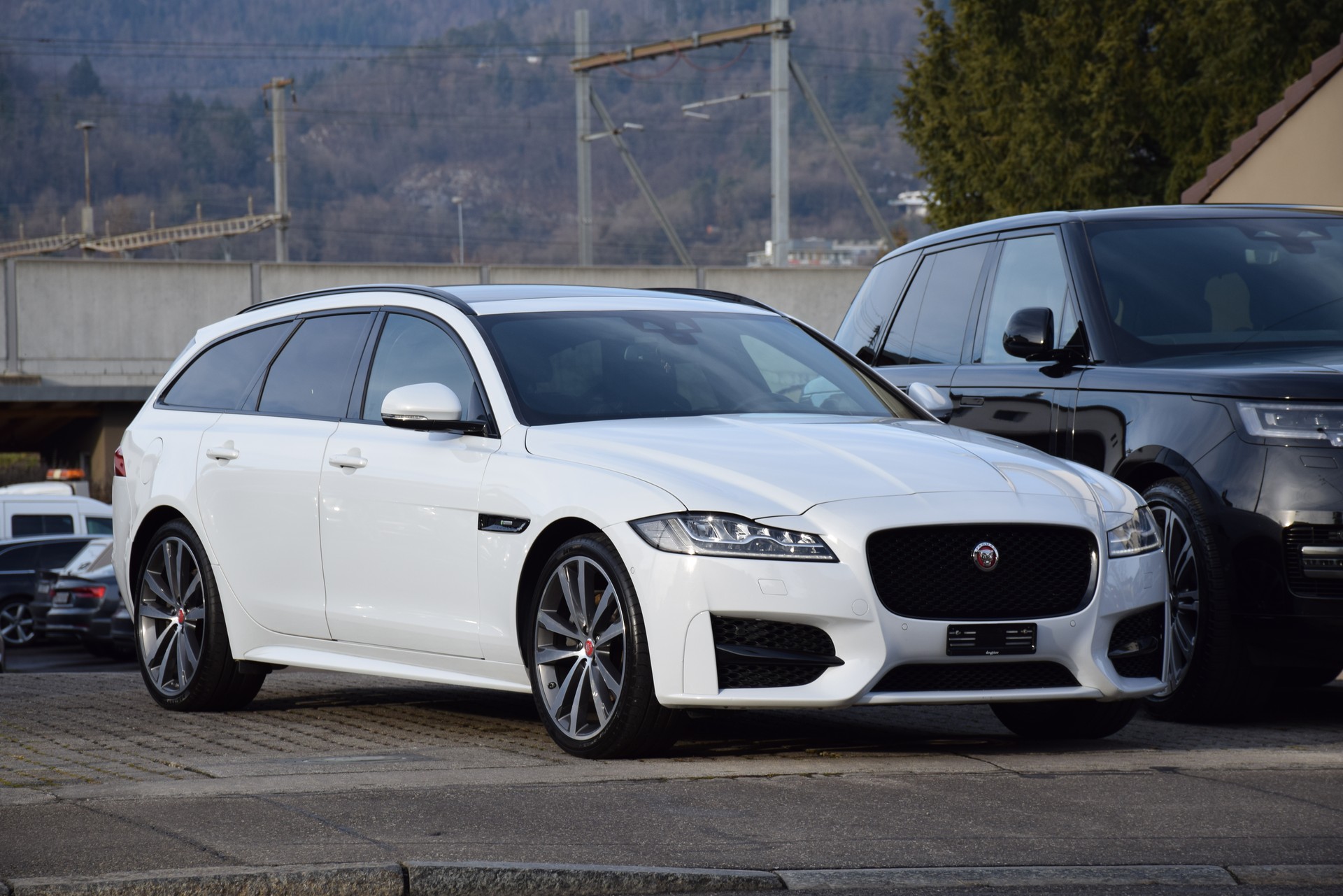 JAGUAR XF Sportbrake 20d R-Sport AWD Automatic LIMITED EDITION-image-1