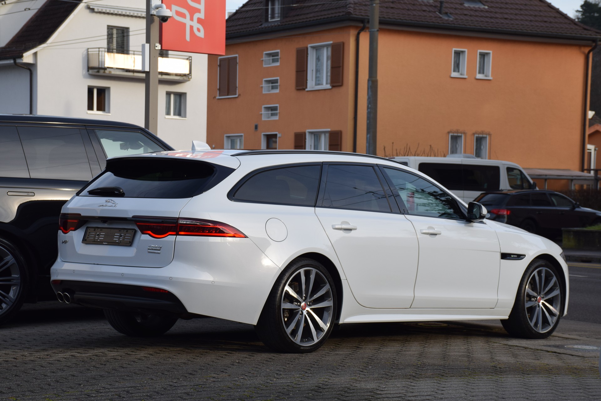 JAGUAR XF Sportbrake 20d R-Sport AWD Automatic LIMITED EDITION-image-5