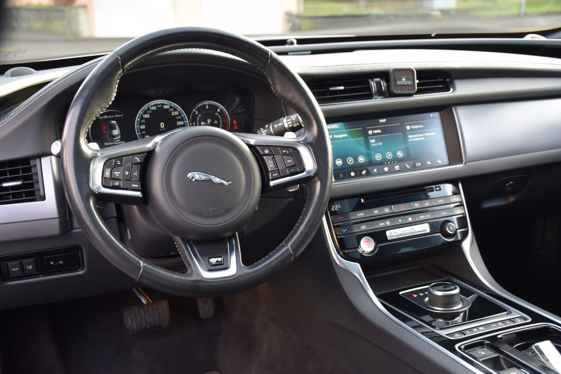 JAGUAR XF Sportbrake 20d R-Sport AWD Automatic LIMITED EDITION-image-11