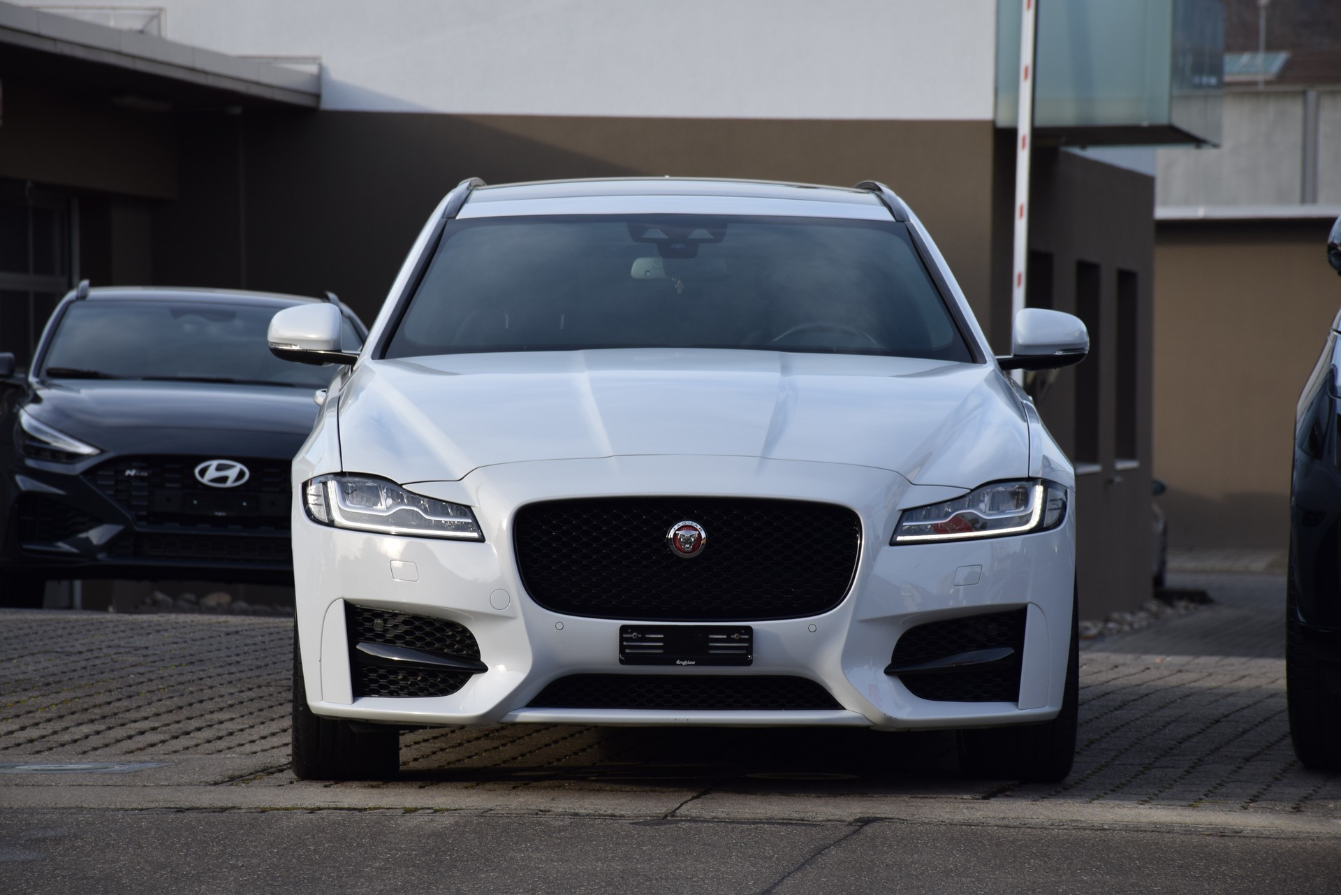 JAGUAR XF Sportbrake 20d R-Sport AWD Automatic LIMITED EDITION-image-3
