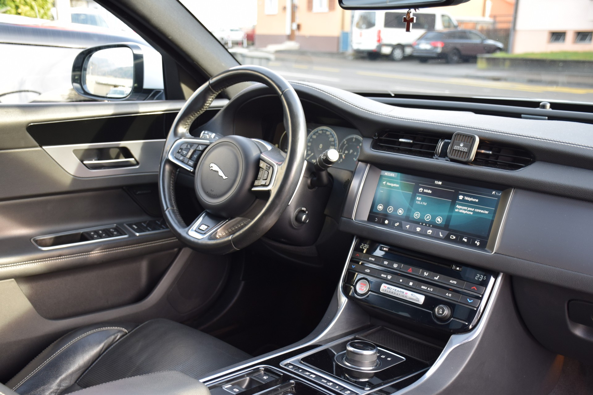 JAGUAR XF Sportbrake 20d R-Sport AWD Automatic LIMITED EDITION-image-13