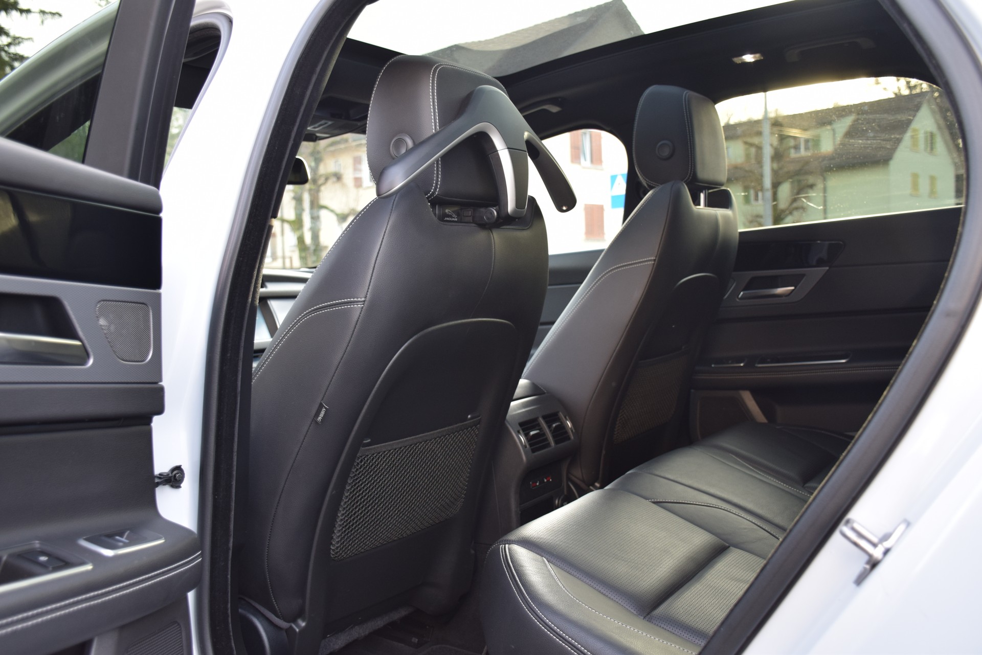 JAGUAR XF Sportbrake 20d R-Sport AWD Automatic LIMITED EDITION-image-15