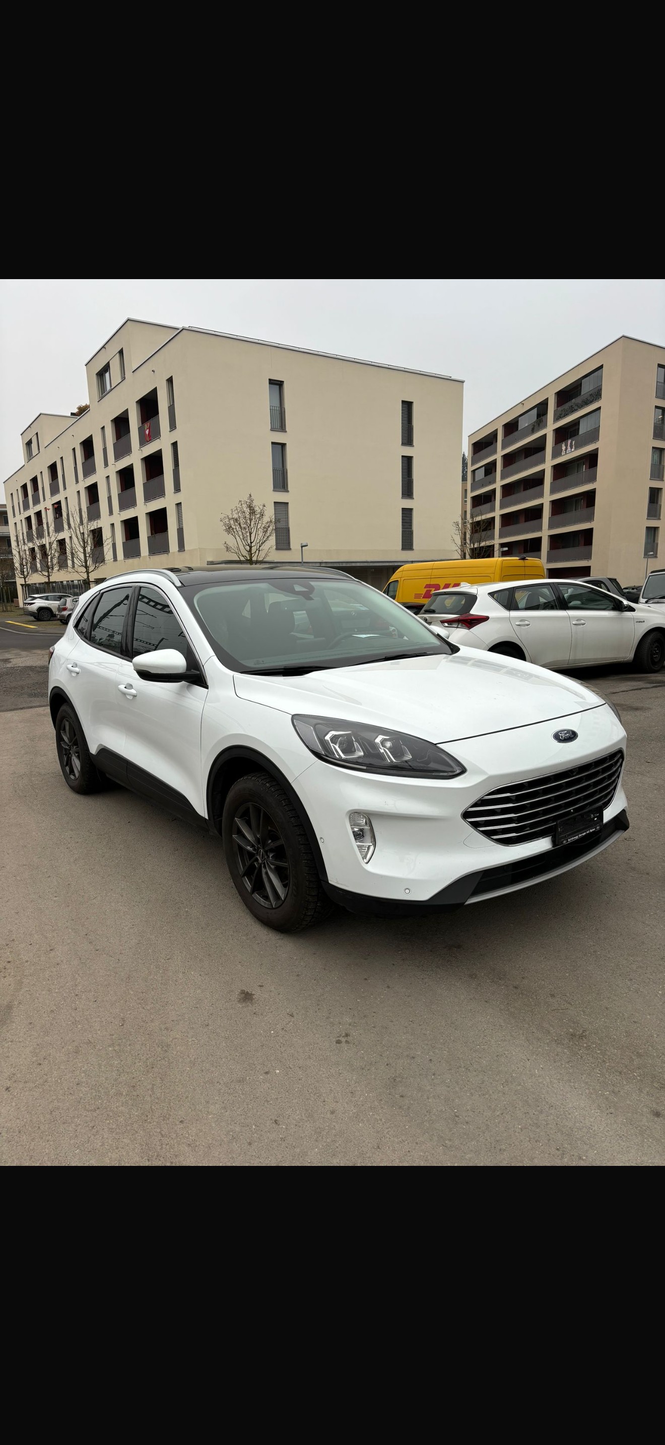 FORD Kuga 2.5 FHEV Titanium 4WD-image-3