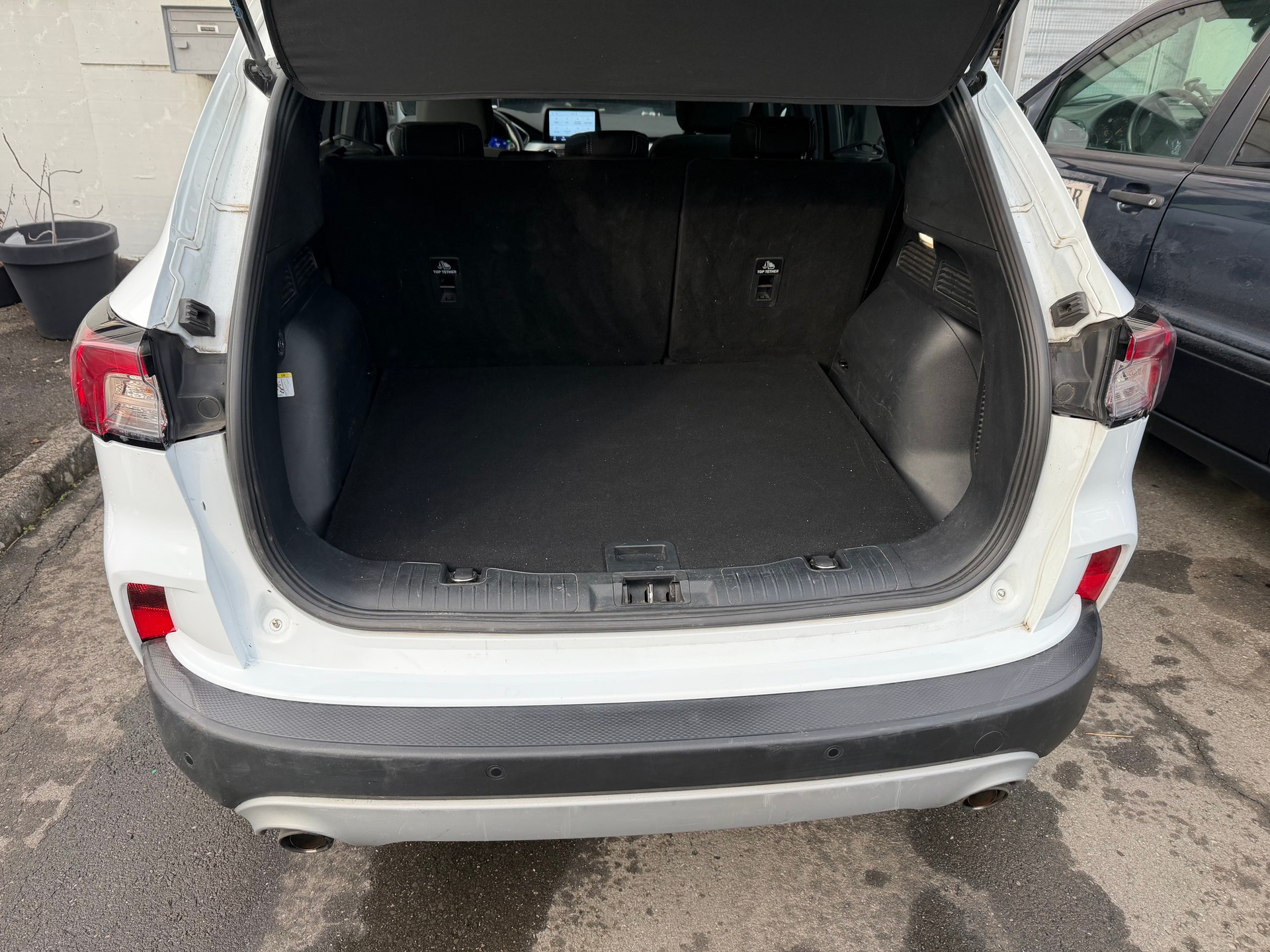 FORD Kuga 2.5 FHEV Titanium 4WD-image-9