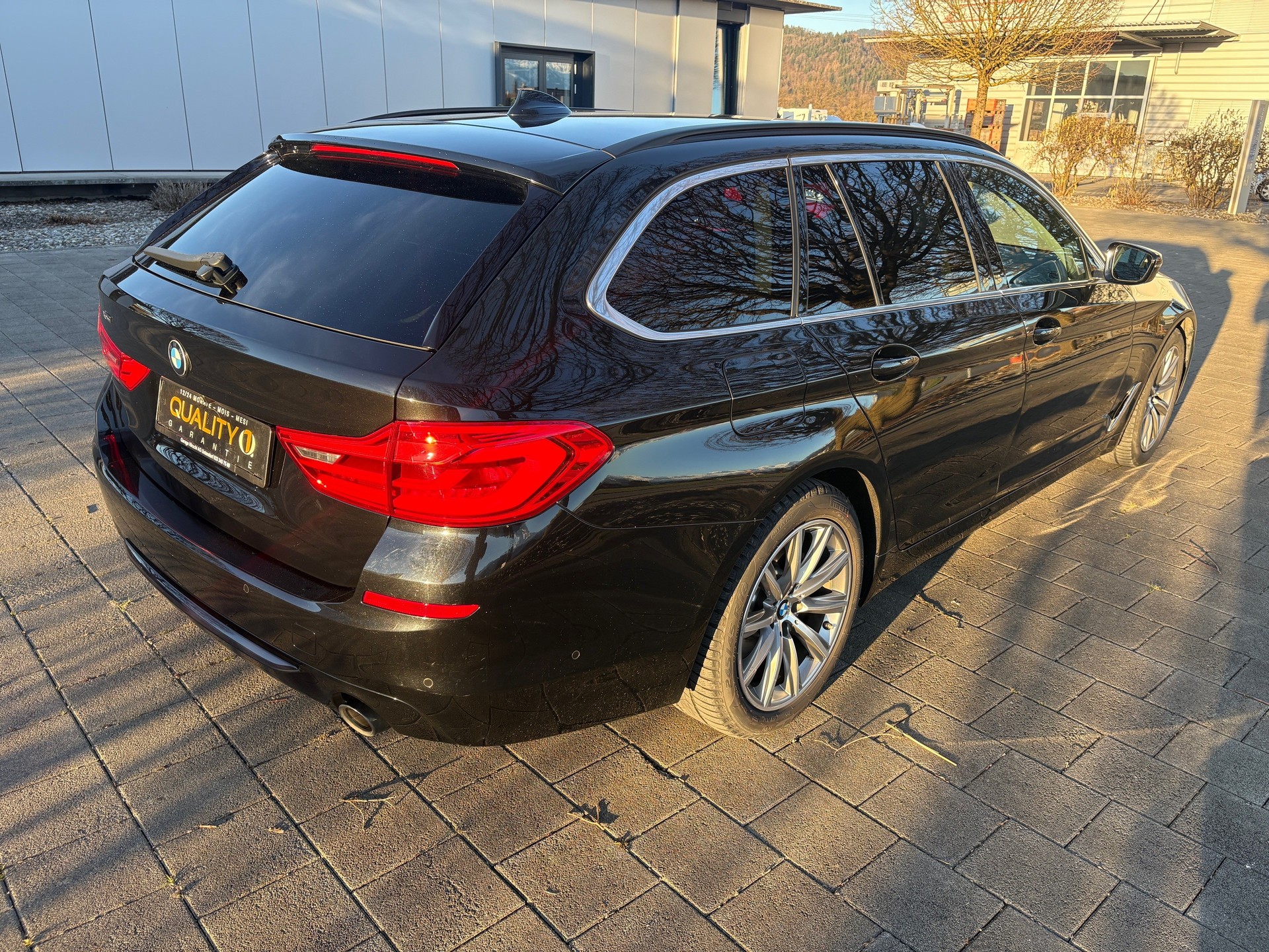 BMW 530d xDrive Touring Sport Line Steptronic-showroom-element-3