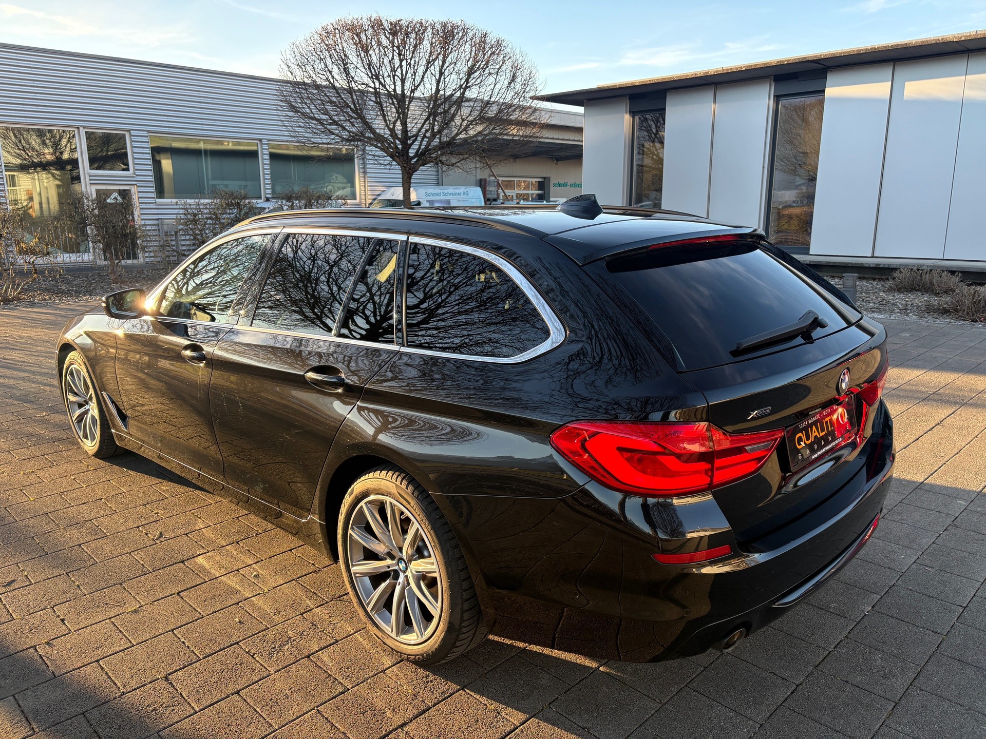 BMW 530d xDrive Touring Sport Line Steptronic-showroom-element-2