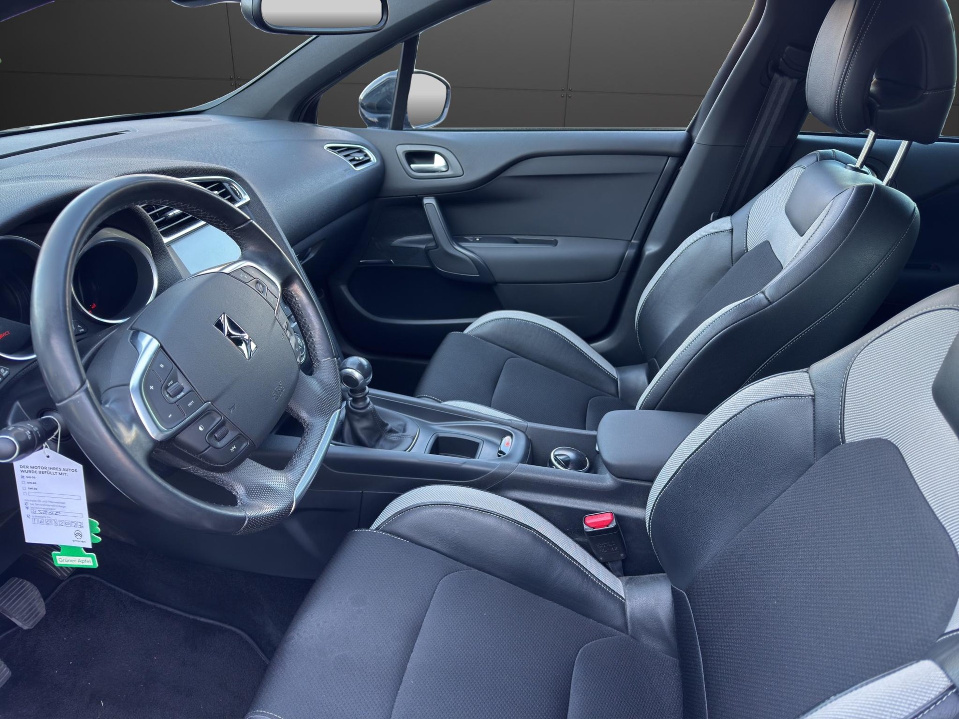 DS AUTOMOBILES 4 1.2 PureTech So Chic-image-2