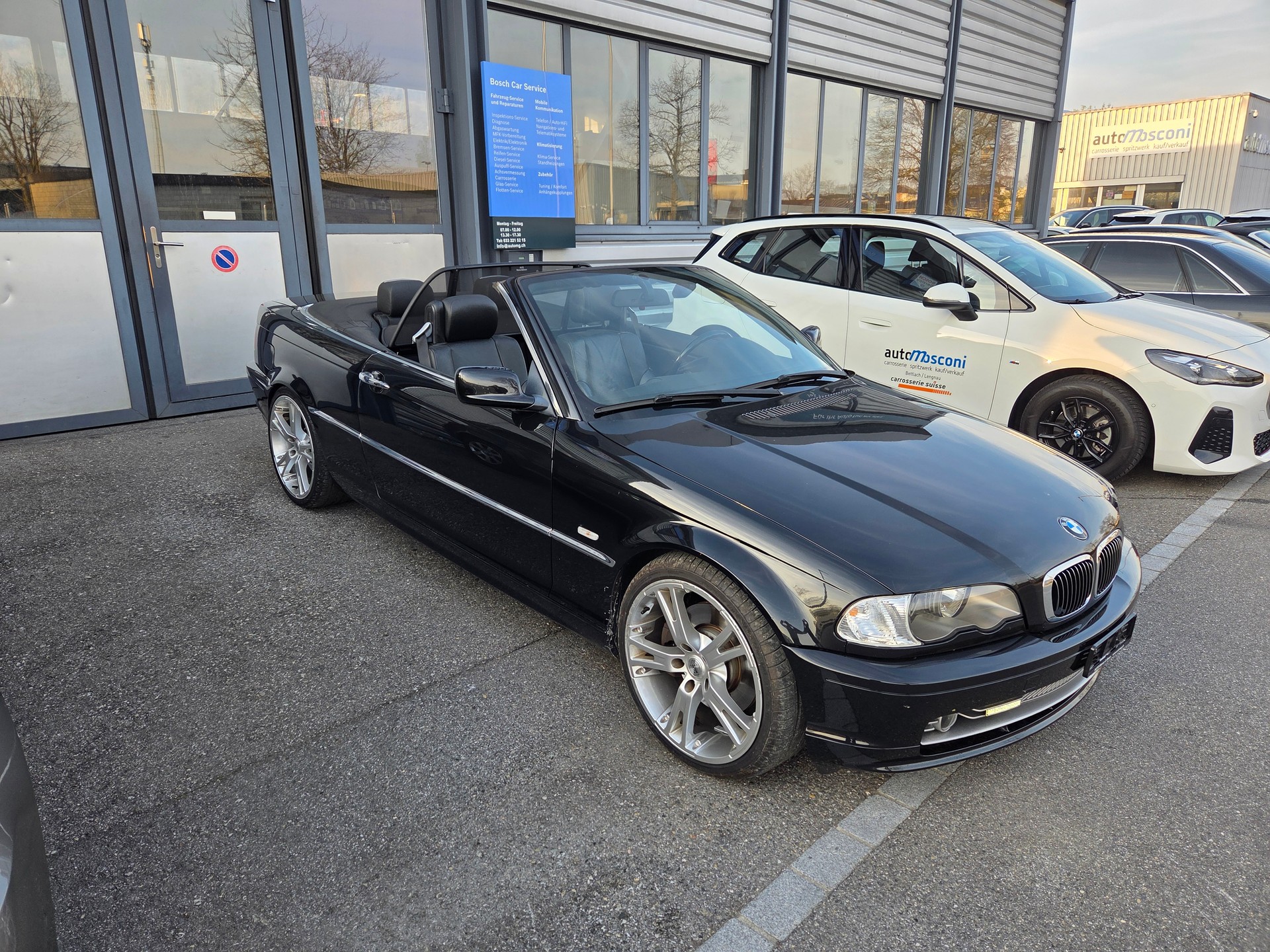 BMW 330Ci Cabriolet-image-1