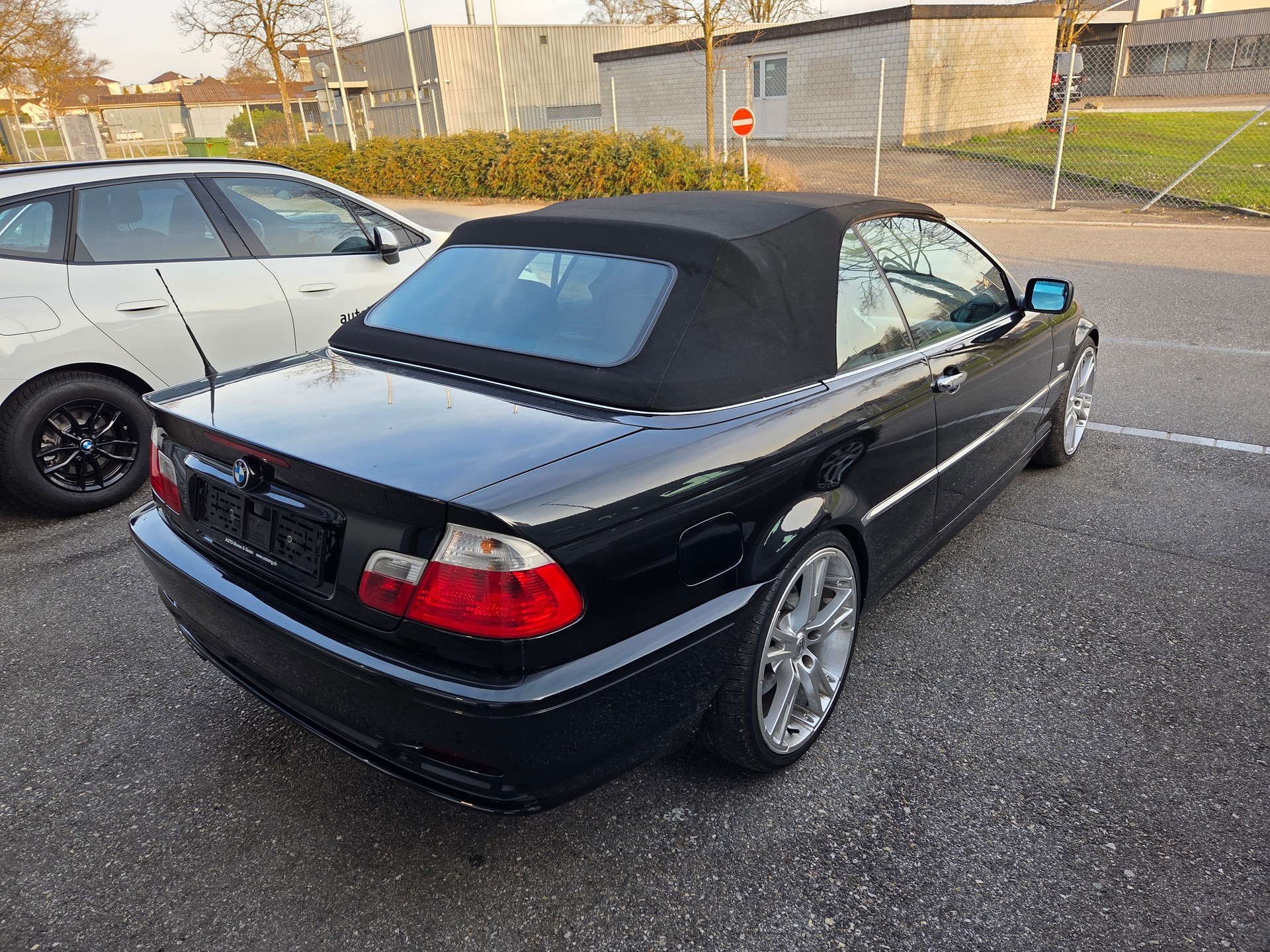 BMW 330Ci Cabriolet-image-6