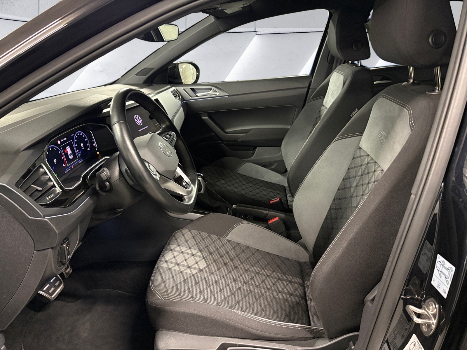 VW Taigo 1.5 TSI R-Line DSG/VIirtual Cockpit / Caméra de recul / Jantes 17* / Apple Carplay-image-12