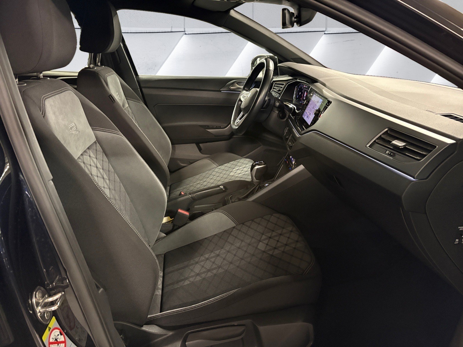 VW Taigo 1.5 TSI R-Line DSG/VIirtual Cockpit / Caméra de recul / Jantes 17* / Apple Carplay-image-13