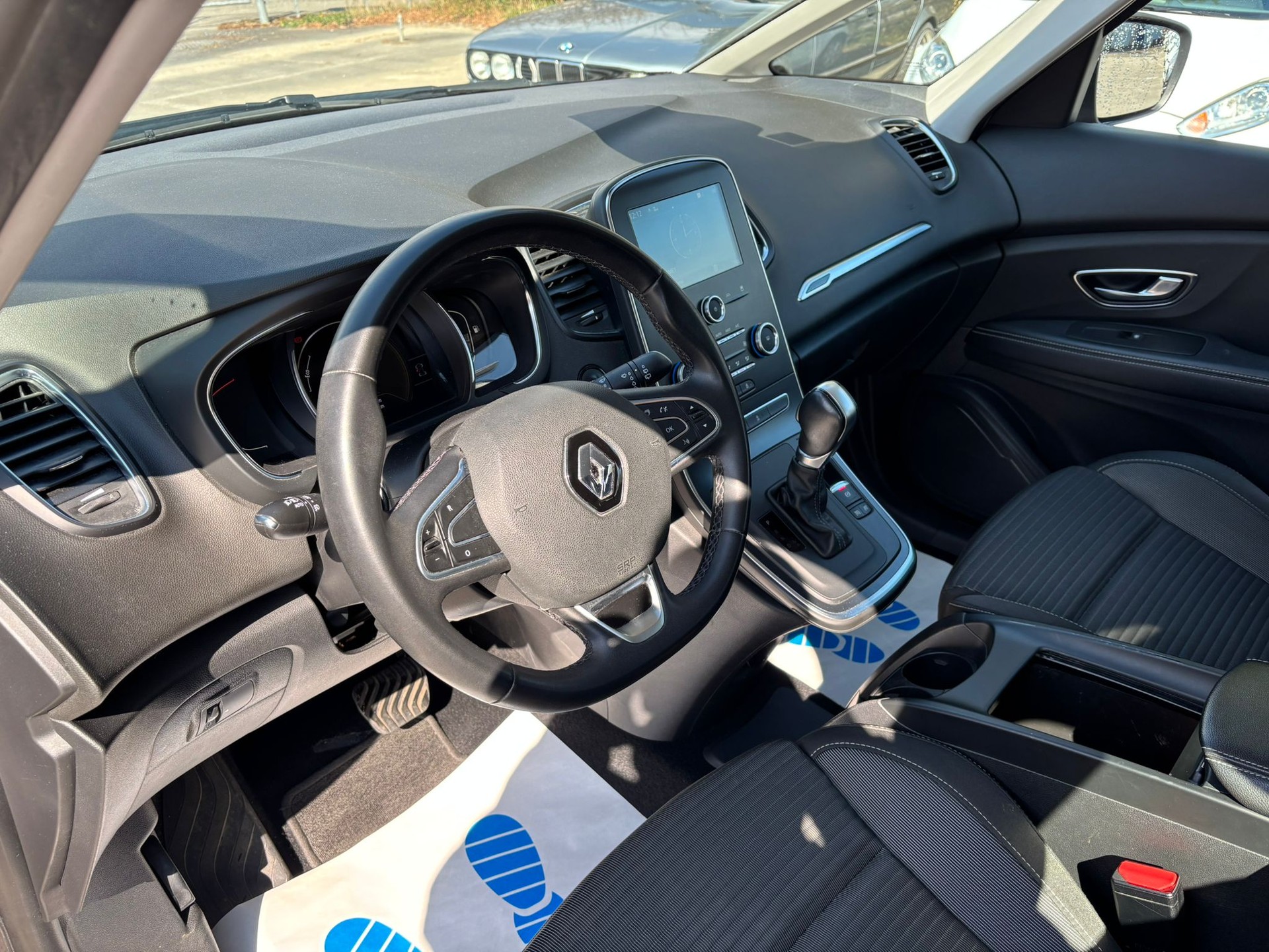 RENAULT Scénic 1.8 dCi Zen EDC-image-7