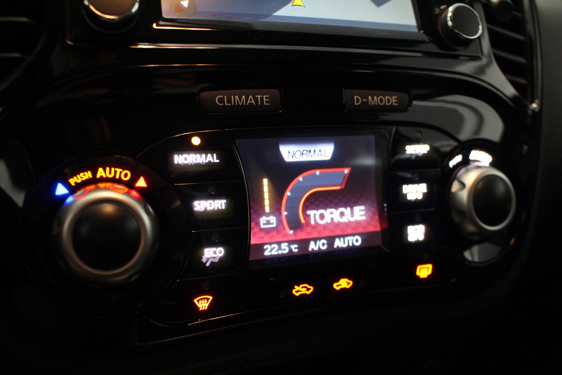 NISSAN Juke 1.6 DIG-T N-Connecta 4x4-image-19
