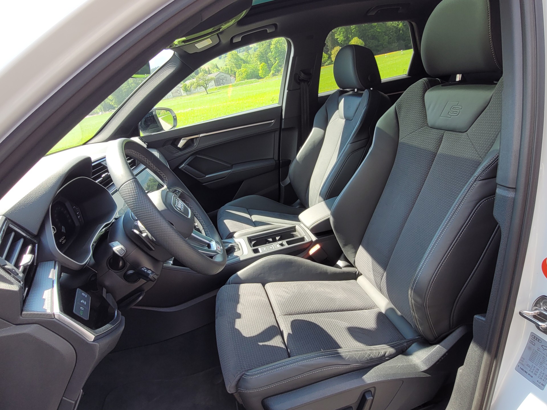 AUDI Q3 35 TFSI S line Attraction S-tronic *8-fach berieft + Panoramadach*-image-7