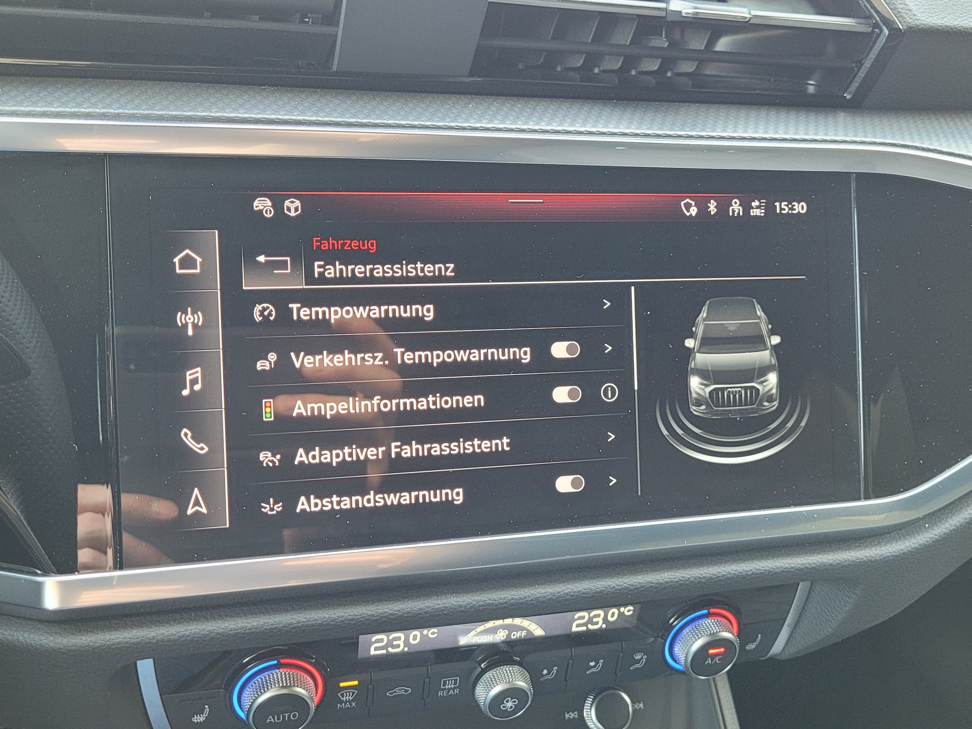 AUDI Q3 35 TFSI S line Attraction S-tronic *8-fach berieft + Panoramadach*-image-11