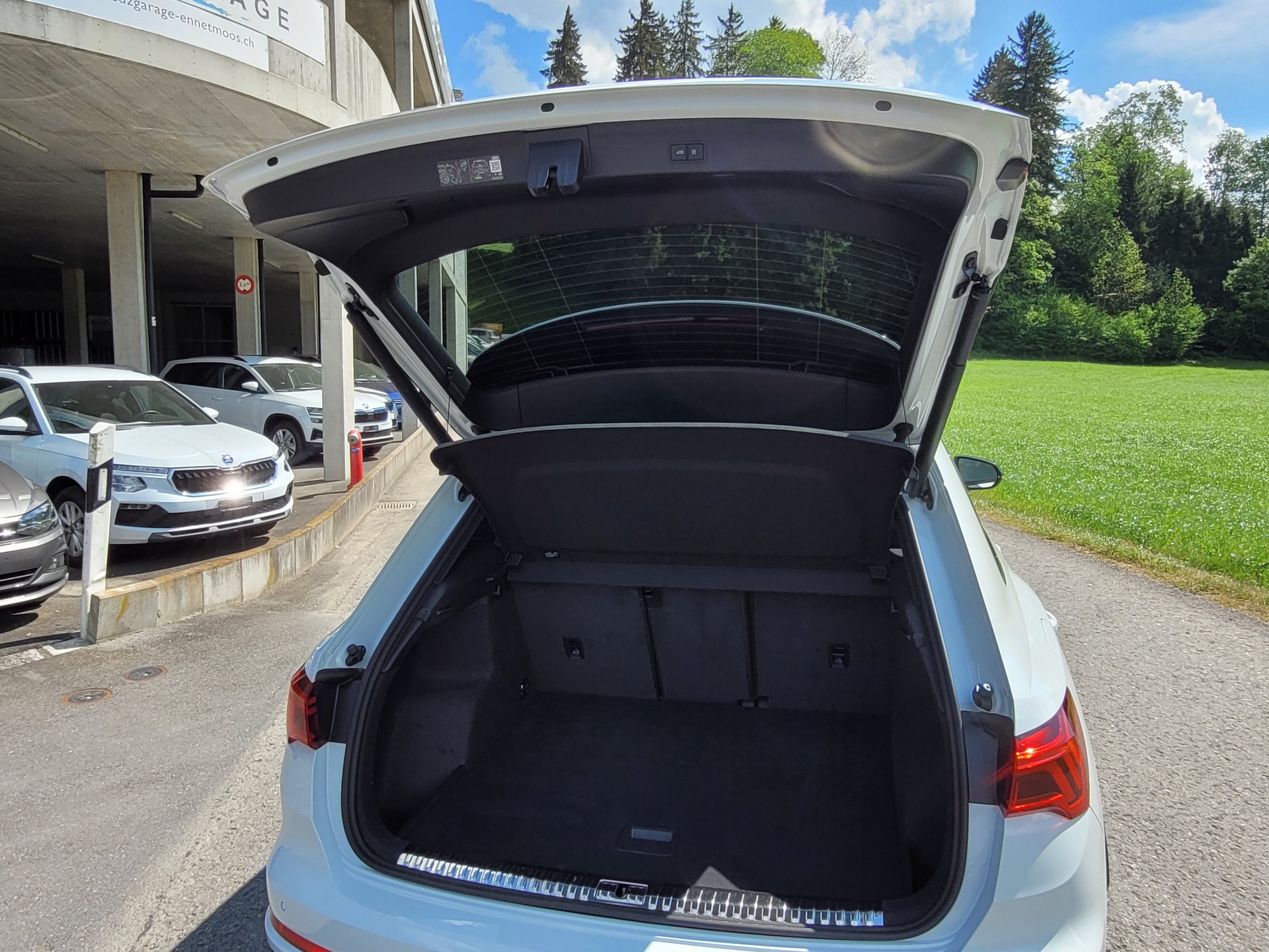 AUDI Q3 35 TFSI S line Attraction S-tronic *8-fach berieft + Panoramadach*-image-6
