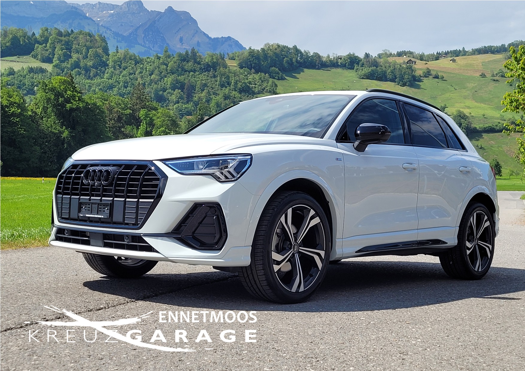 AUDI Q3 35 TFSI S line Attraction S-tronic *8-fach berieft + Panoramadach*