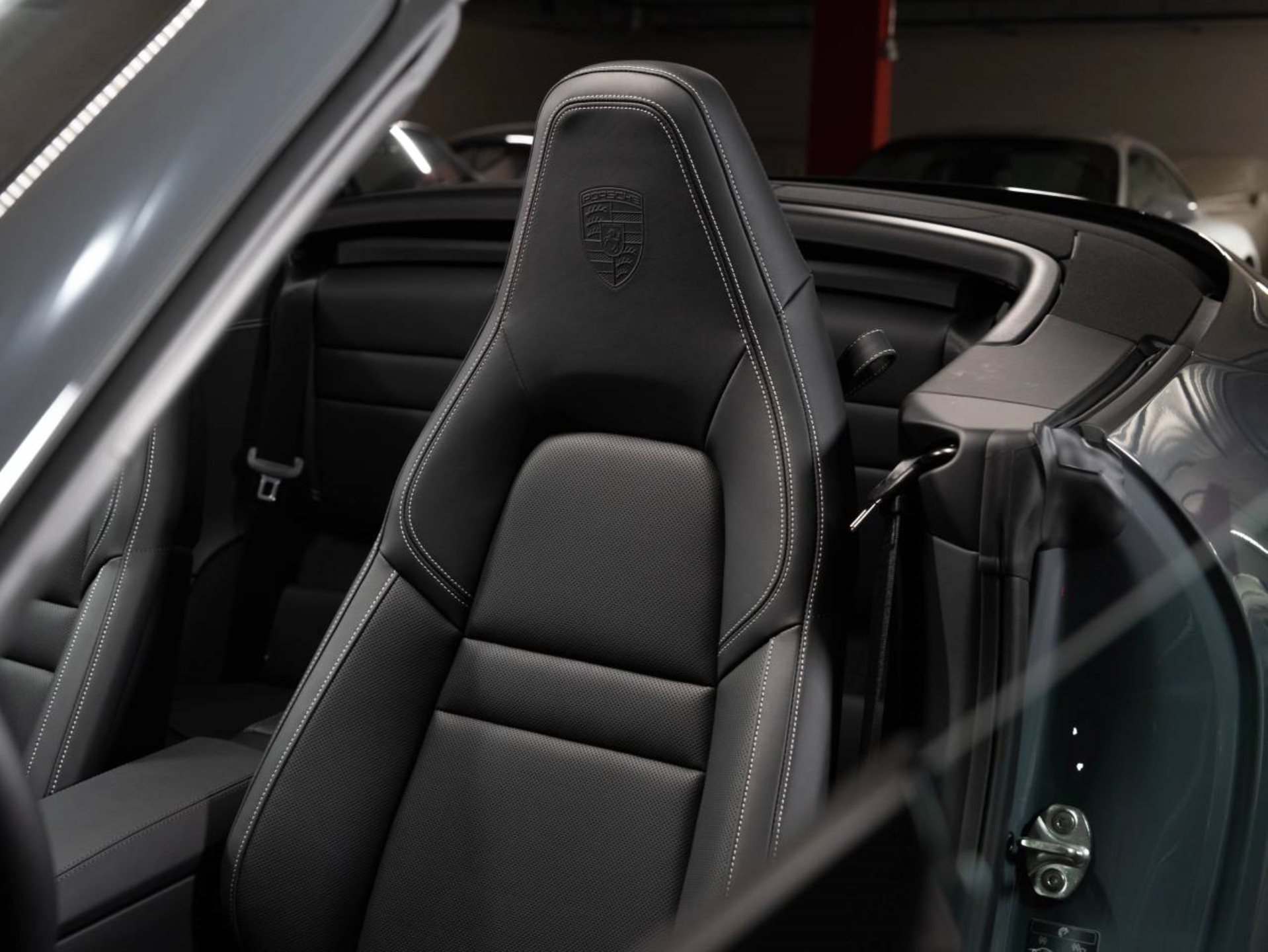 PORSCHE 911 Carrera S Cabriolet-image-4